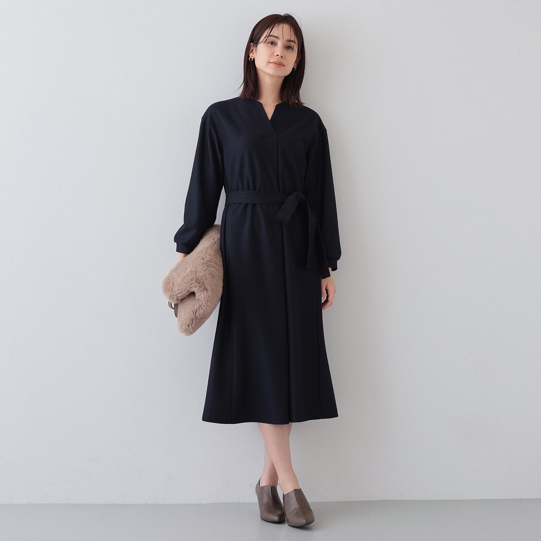 INDIVI「【ウール混／ベルト付】美シルエットVネックワンピース」|ワンピース|