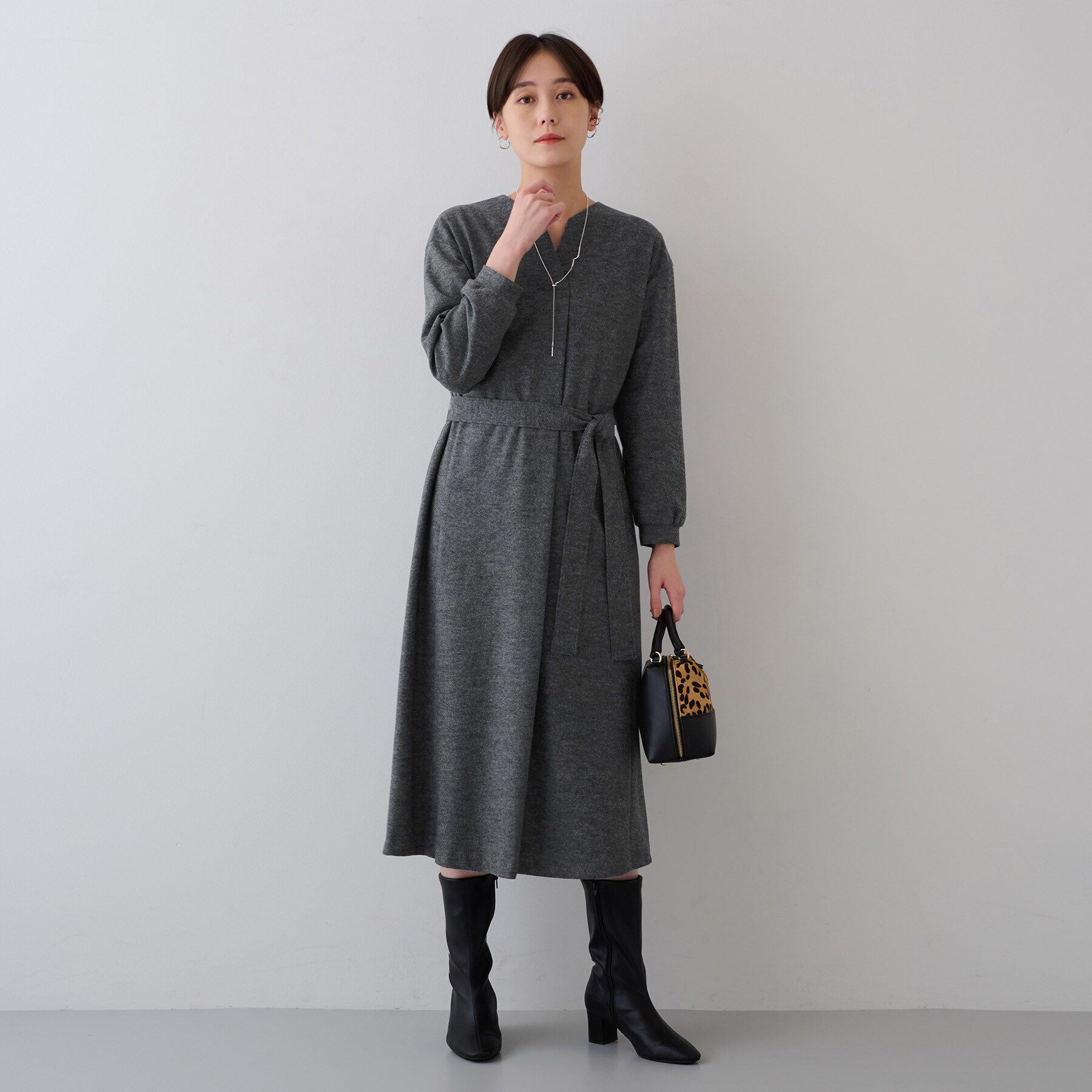 INDIVI「【ウール混／ベルト付】美シルエットVネックワンピース」|ワンピース|