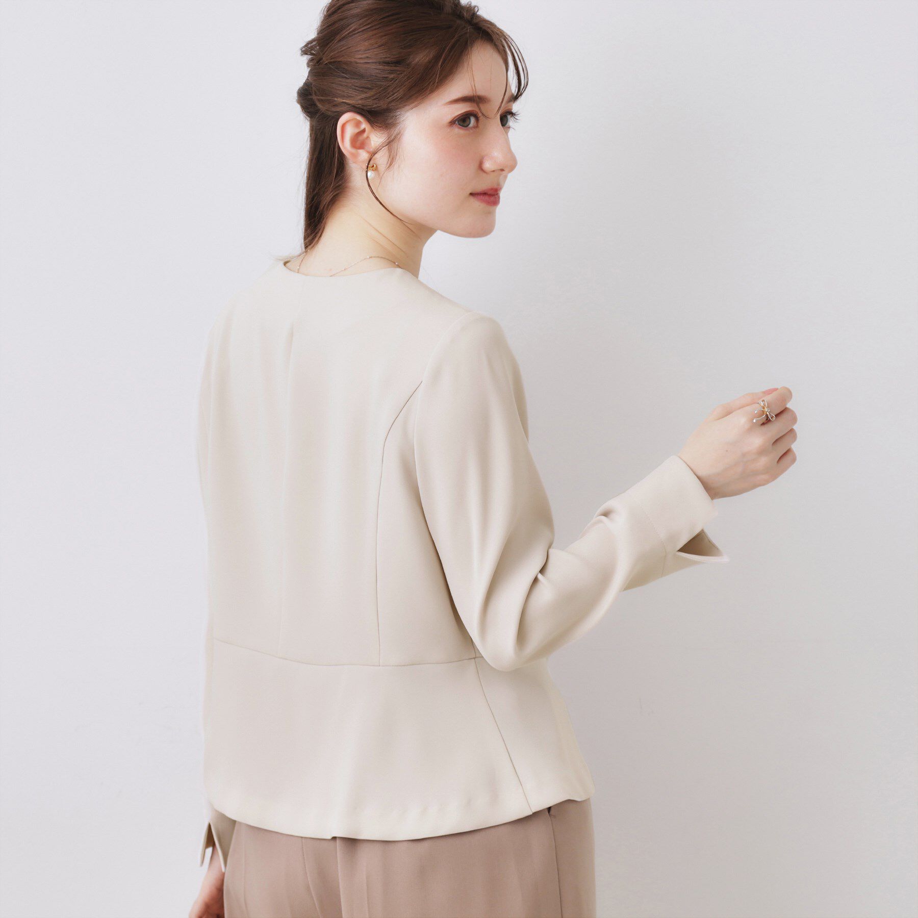 Couture broach「【ハレの日・通勤】リボンデザイン ペプラムブラウス」|シャツ・ブラウス|