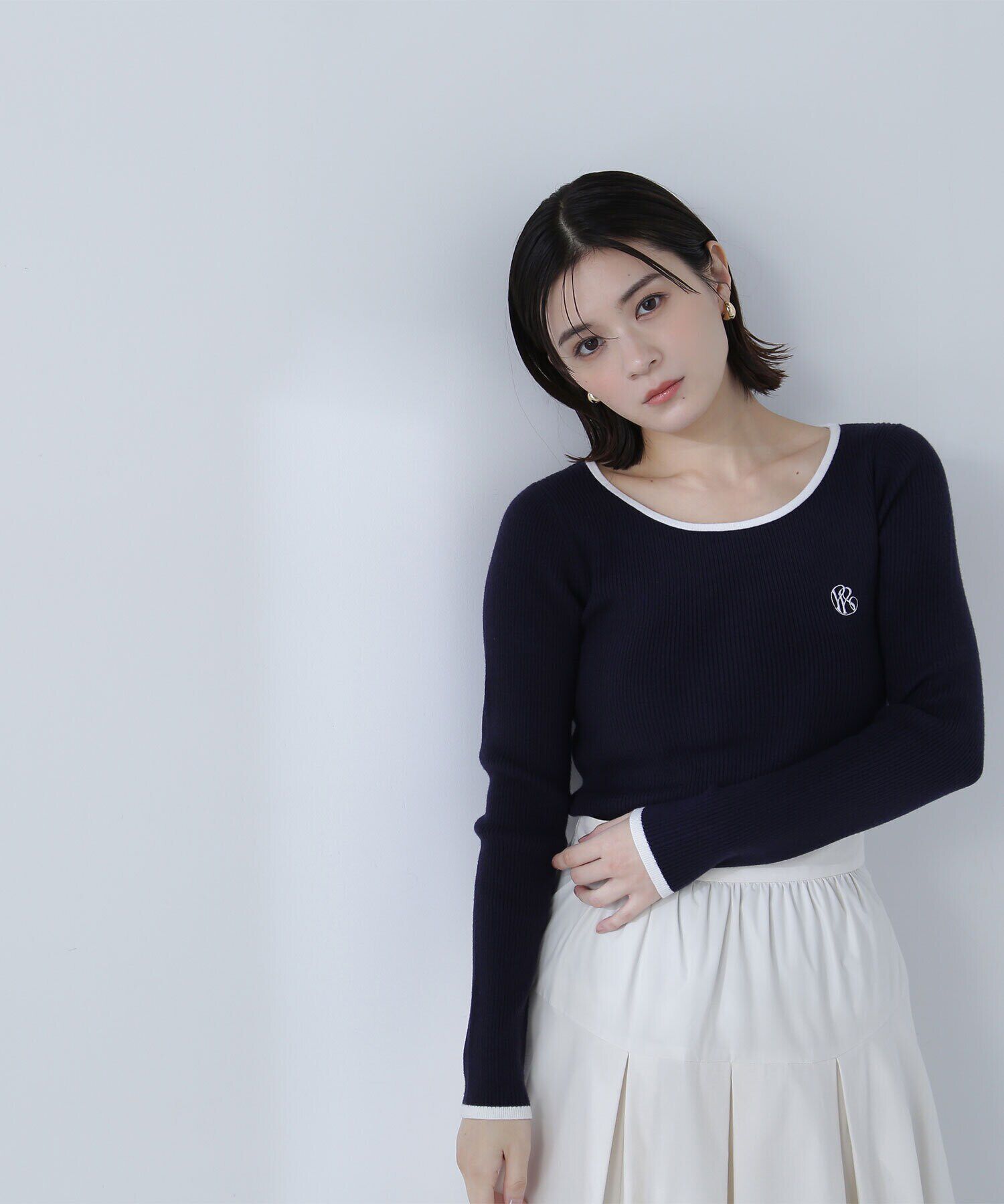  「エンブレムバイカラーリブニット」|ニット・セーター|ネイビー&times;オ  2