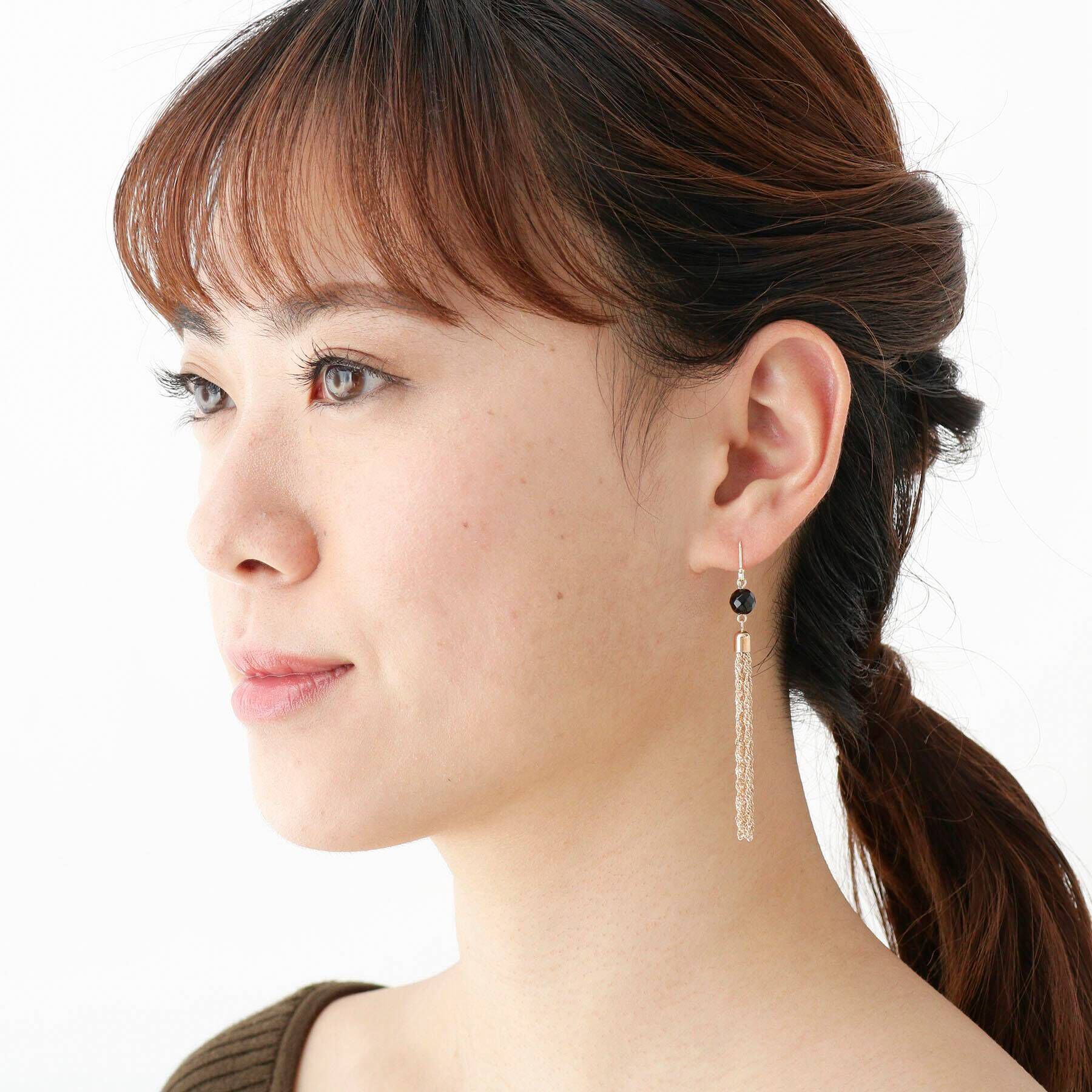 COCOSHNIK「K10カラーストーン（オニキス）タッセル フックピアス」|ピアス|