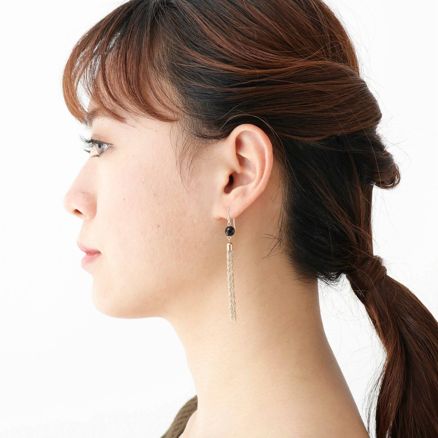COCOSHNIK「K10カラーストーン（オニキス）タッセル フックピアス」|ピアス|