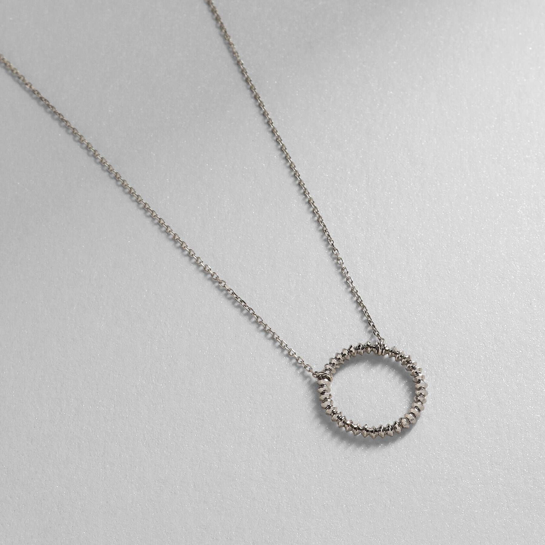 COCOSHNIK「プラチナ カットビーズ サークルネックレスS」|ネックレス|