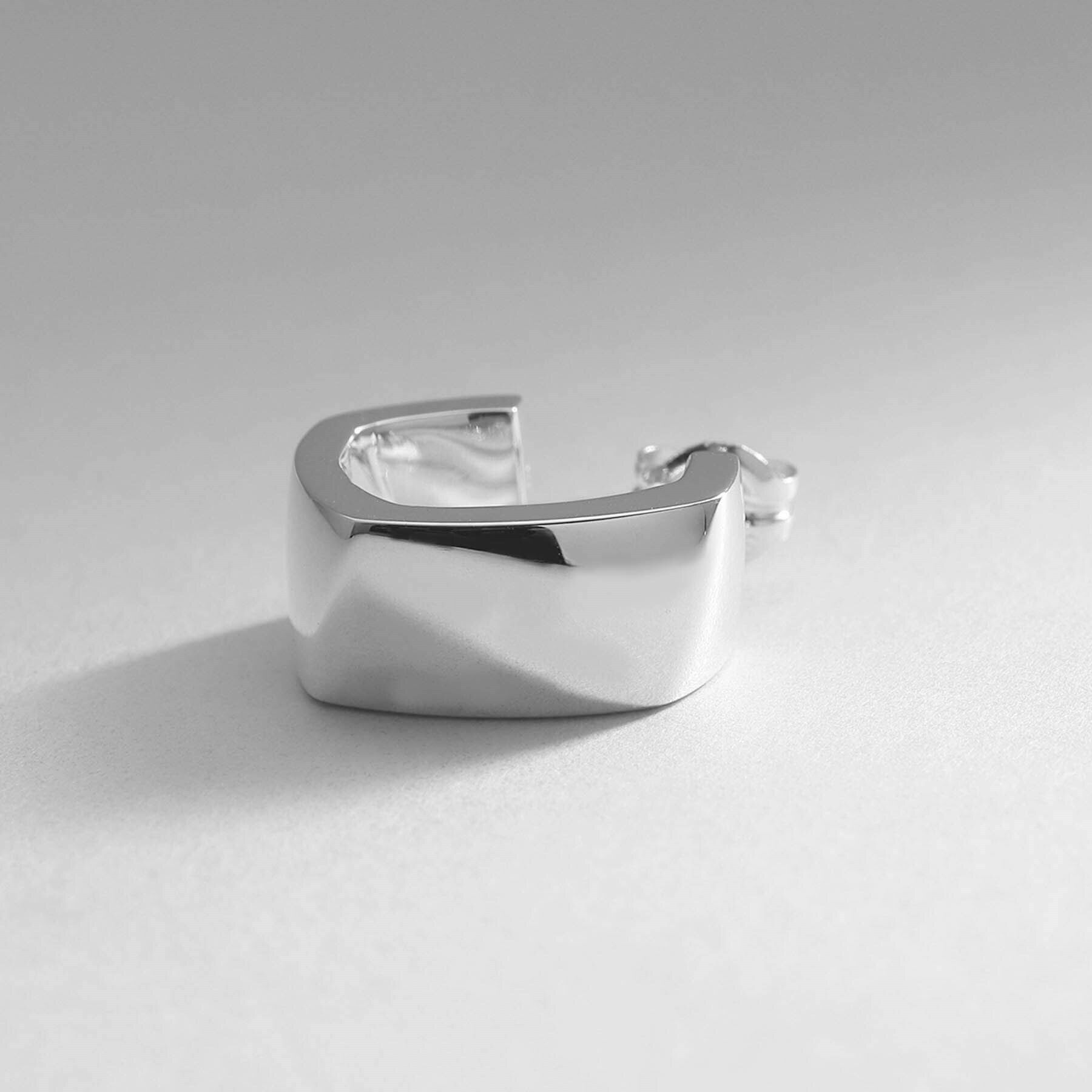 COCOSHNIK ONKITSCH「シルバー ツイストスクエア ピアス」|ピアス|