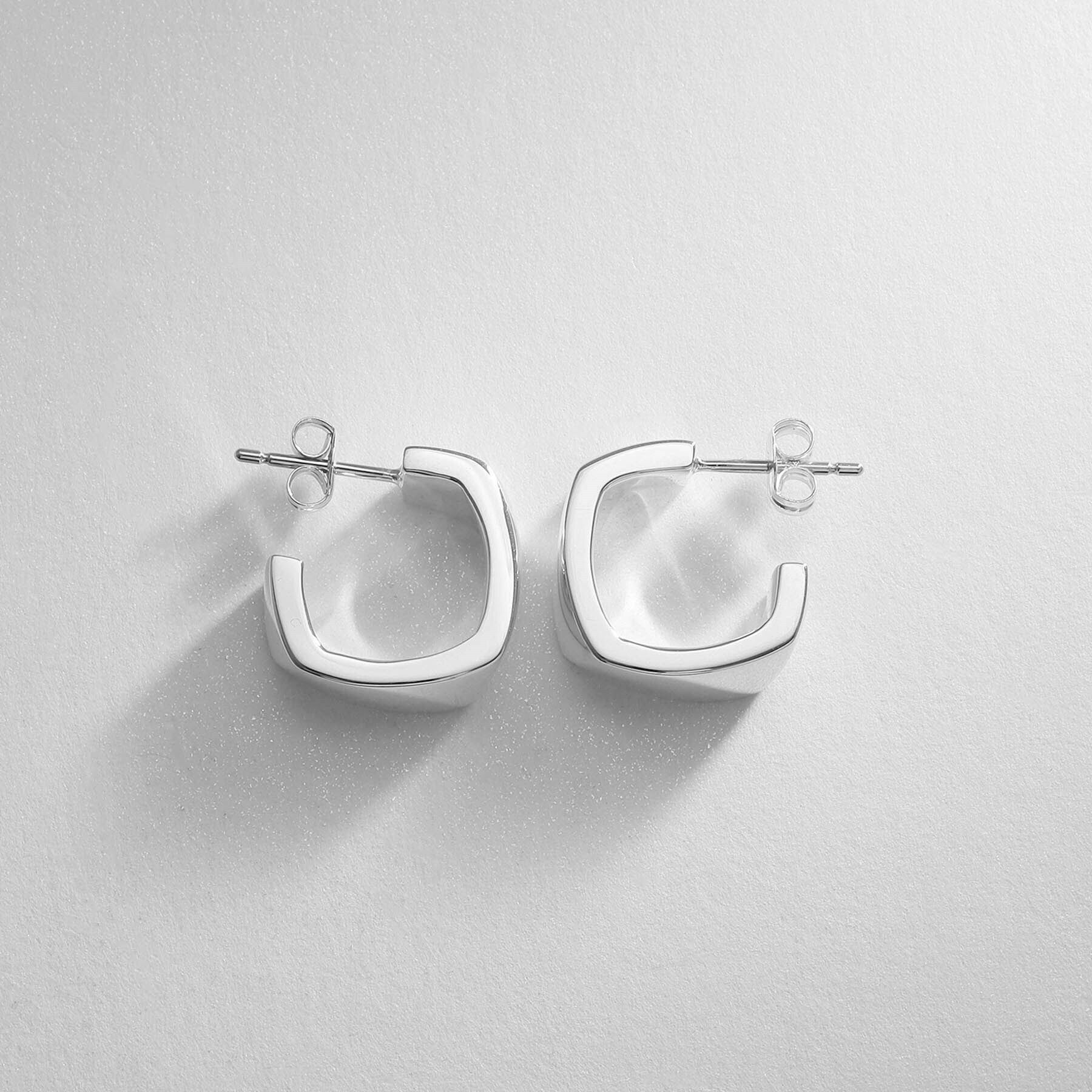 COCOSHNIK ONKITSCH「シルバー ツイストスクエア ピアス」|ピアス|