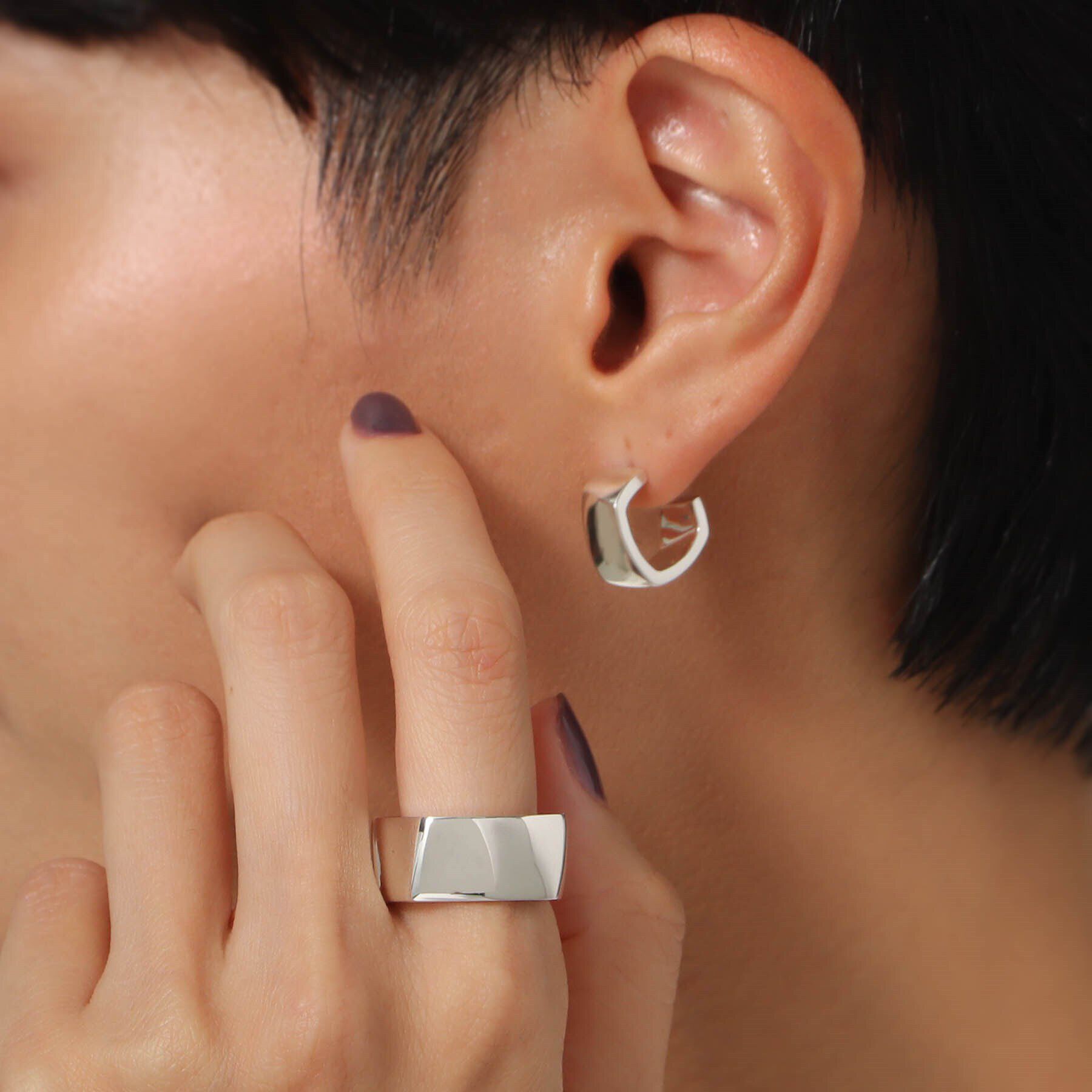 COCOSHNIK ONKITSCH「シルバー ツイストスクエア ピアス」|ピアス|