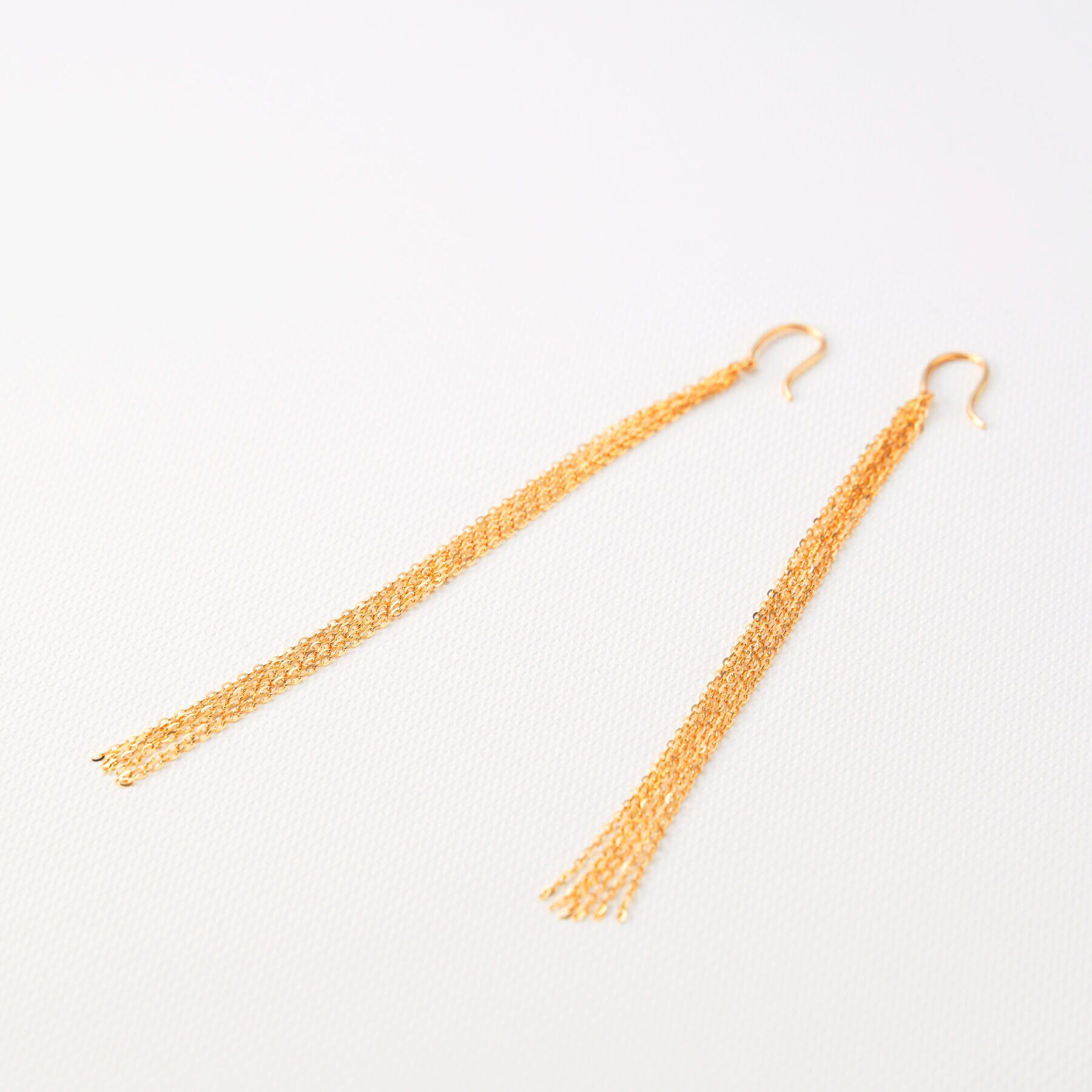 COCOSHNIK「K10長アズキフリンジ フックピアス」|ピアス|