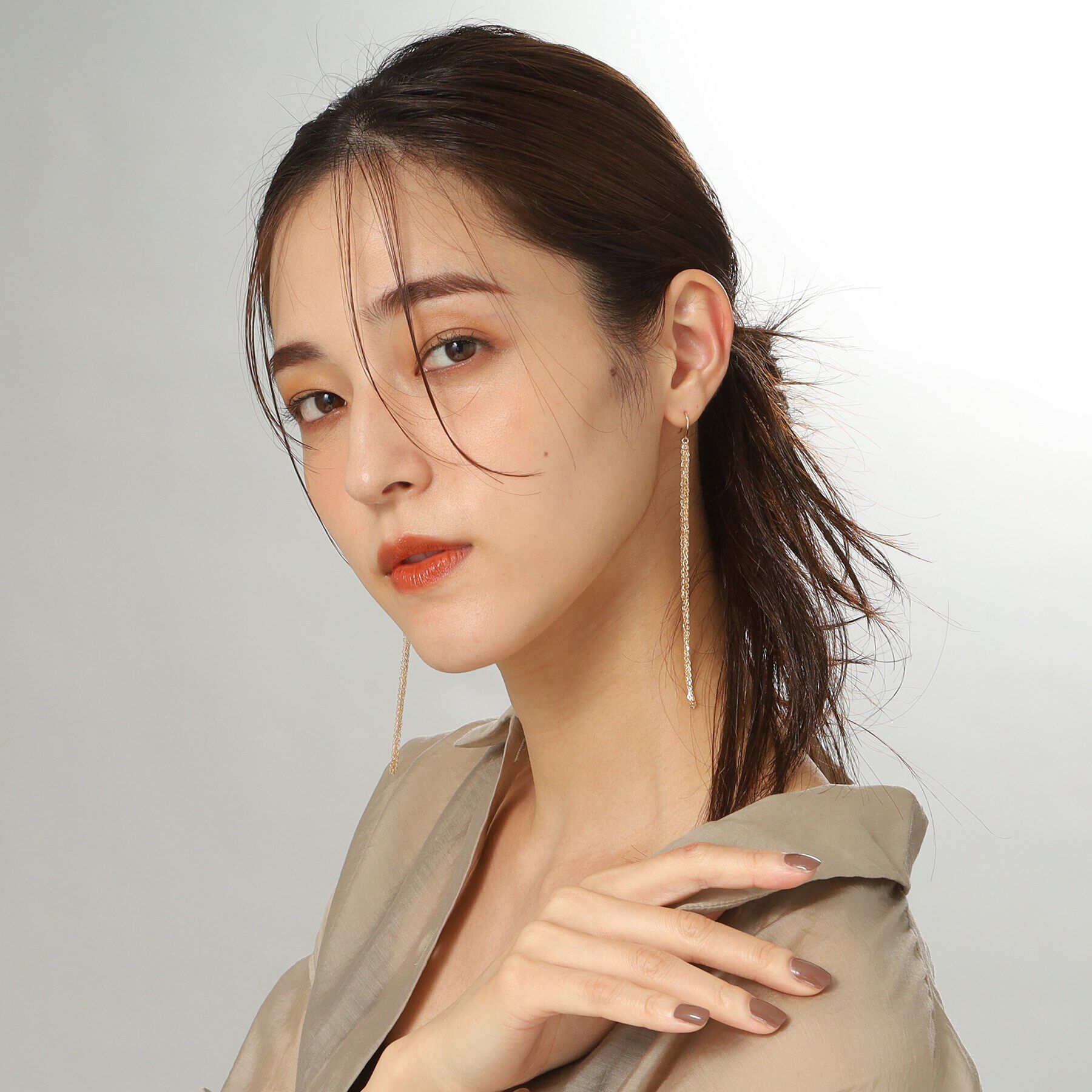 COCOSHNIK「K10長アズキフリンジ フックピアス」|ピアス|