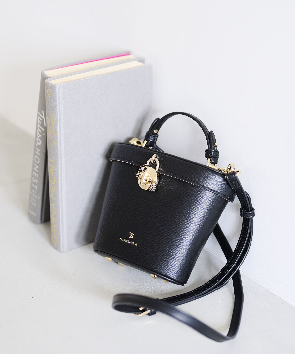 Samantha Vega「フラワーパドロックバニティバッグ」|ショルダー・メッセンジャー|ブラック