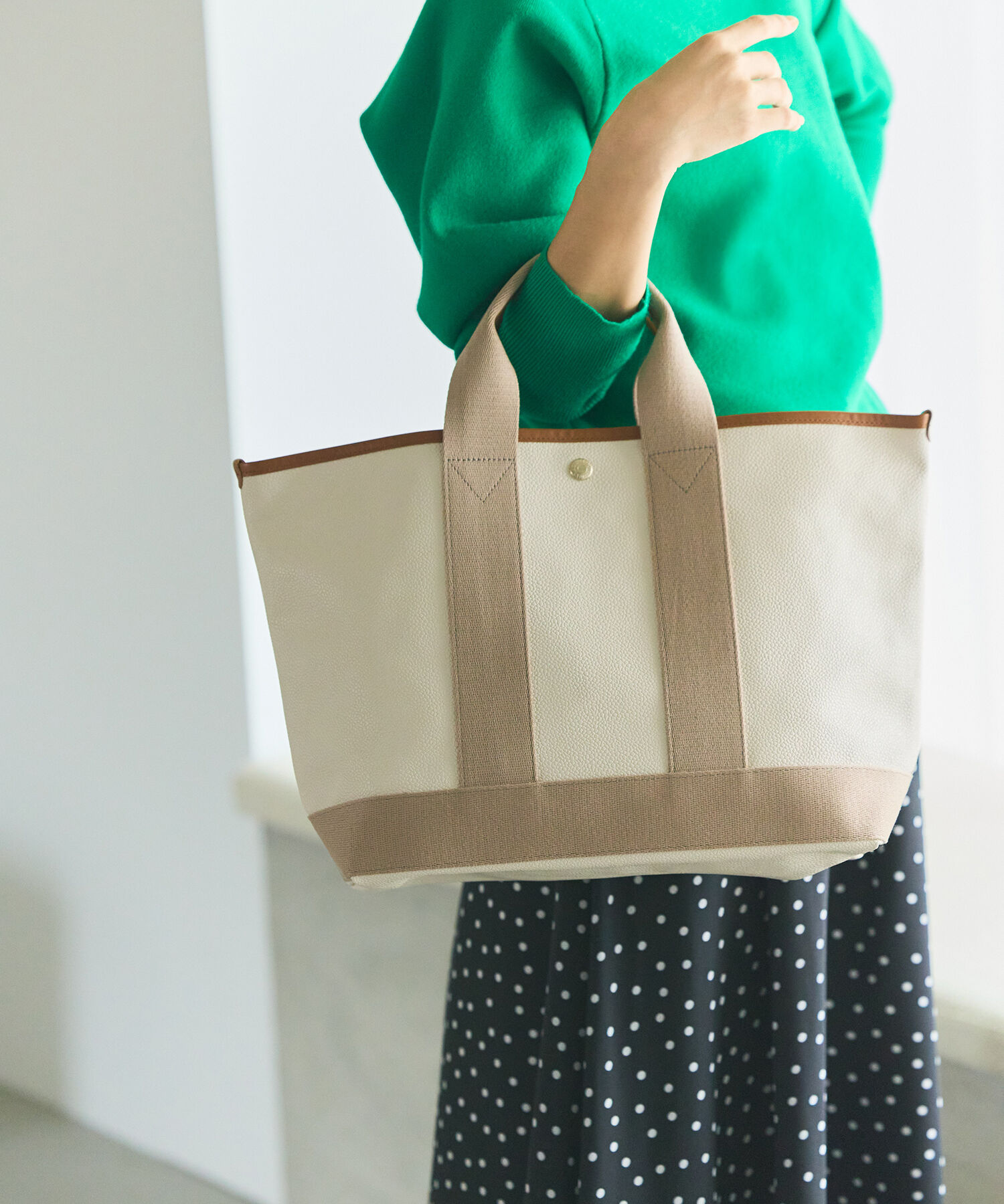 TOPKAPI BREATH「スコッチグレインネオレザー A4トートバッグ【VERY 掲載】」|トートバッグ|ペールベージュ