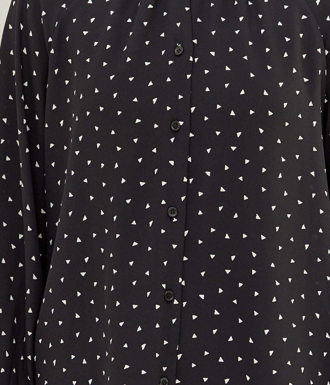 VIS「【鎌倉シャツ&times;ViS】幾何学柄ジョーゼットスタンドフリルブラウス」|シャツ・ブラウス|