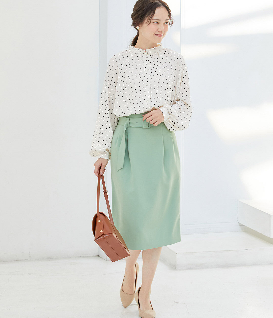 VIS「【鎌倉シャツ&times;ViS】幾何学柄ジョーゼットスタンドフリルブラウス」|シャツ・ブラウス|