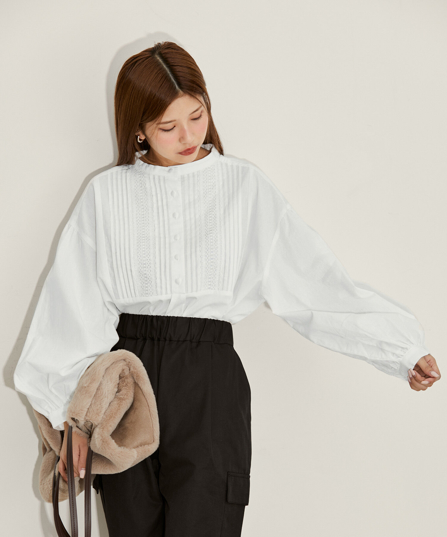 vis-a-vis「【WEB限定】レース＆タックで魅せる、フロントピンタックチュニックブラウス」|シャツ・ブラウス|