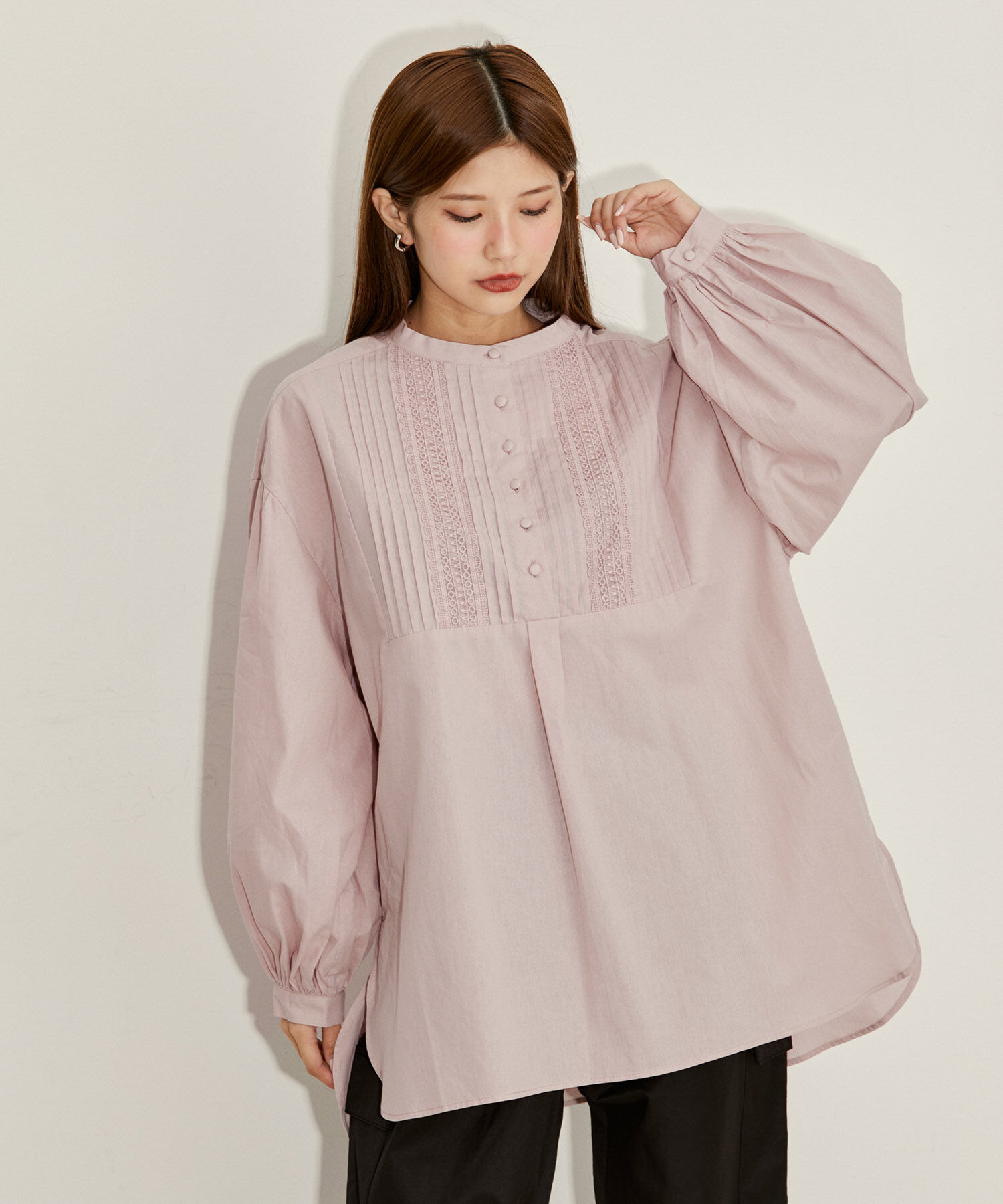 vis-a-vis「【WEB限定】レース＆タックで魅せる、フロントピンタックチュニックブラウス」|シャツ・ブラウス|