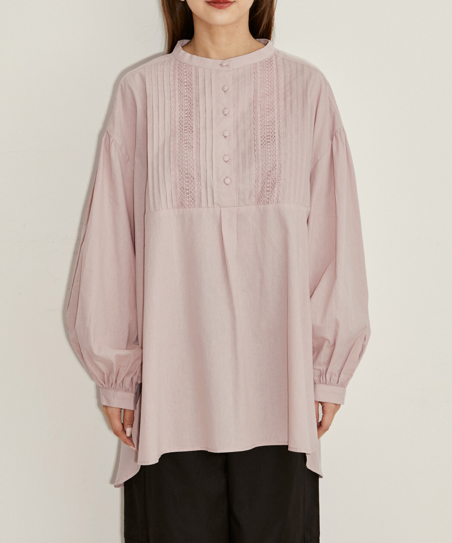 vis-a-vis「【WEB限定】レース＆タックで魅せる、フロントピンタックチュニックブラウス」|シャツ・ブラウス|