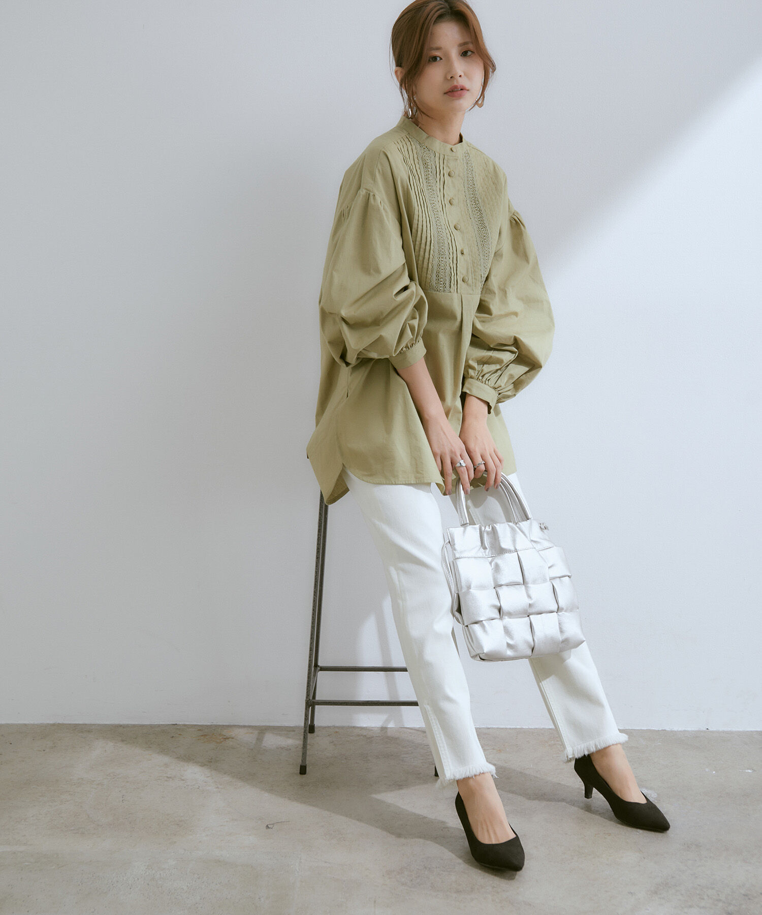 vis-a-vis「【WEB限定】レース＆タックで魅せる、フロントピンタックチュニックブラウス」|シャツ・ブラウス|