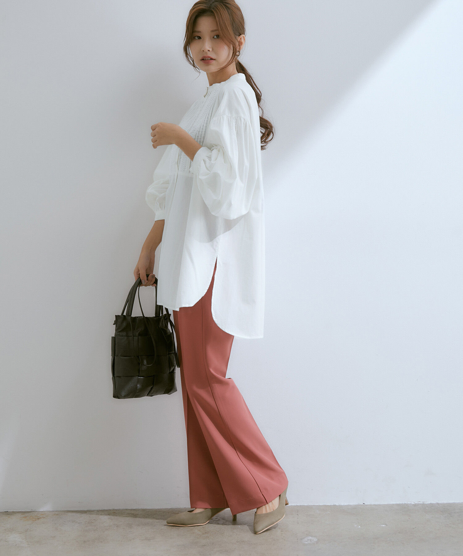 vis-a-vis「【WEB限定】レース＆タックで魅せる、フロントピンタックチュニックブラウス」|シャツ・ブラウス|