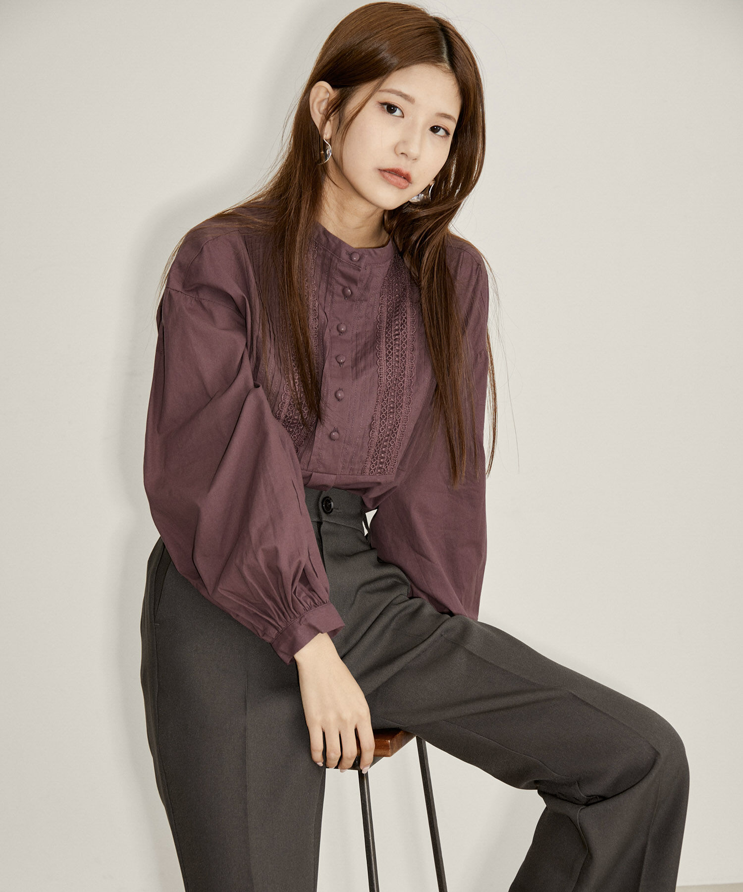 vis-a-vis「【WEB限定】レース＆タックで魅せる、フロントピンタックチュニックブラウス」|シャツ・ブラウス|