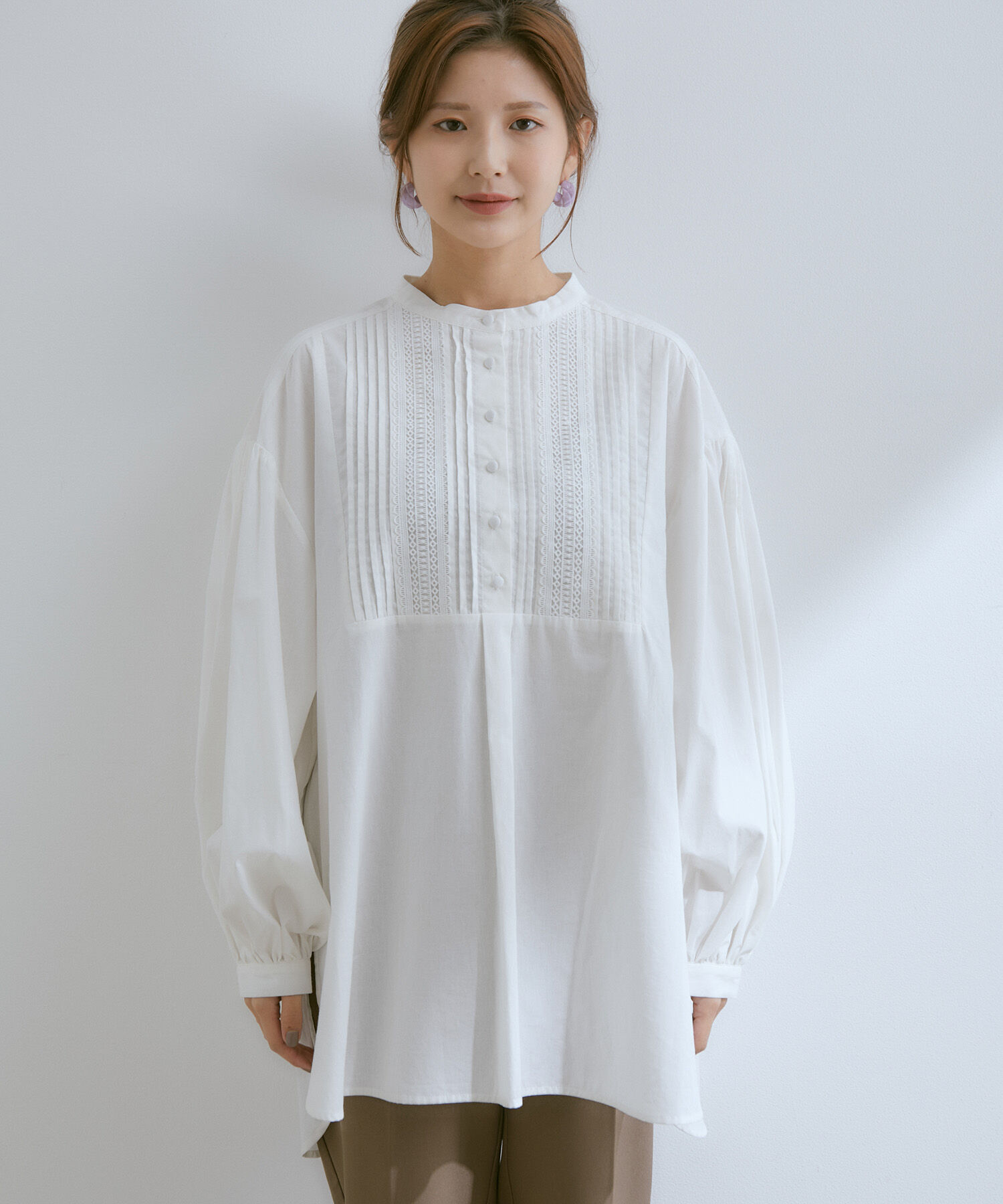 vis-a-vis「【WEB限定】レース＆タックで魅せる、フロントピンタックチュニックブラウス」|シャツ・ブラウス|