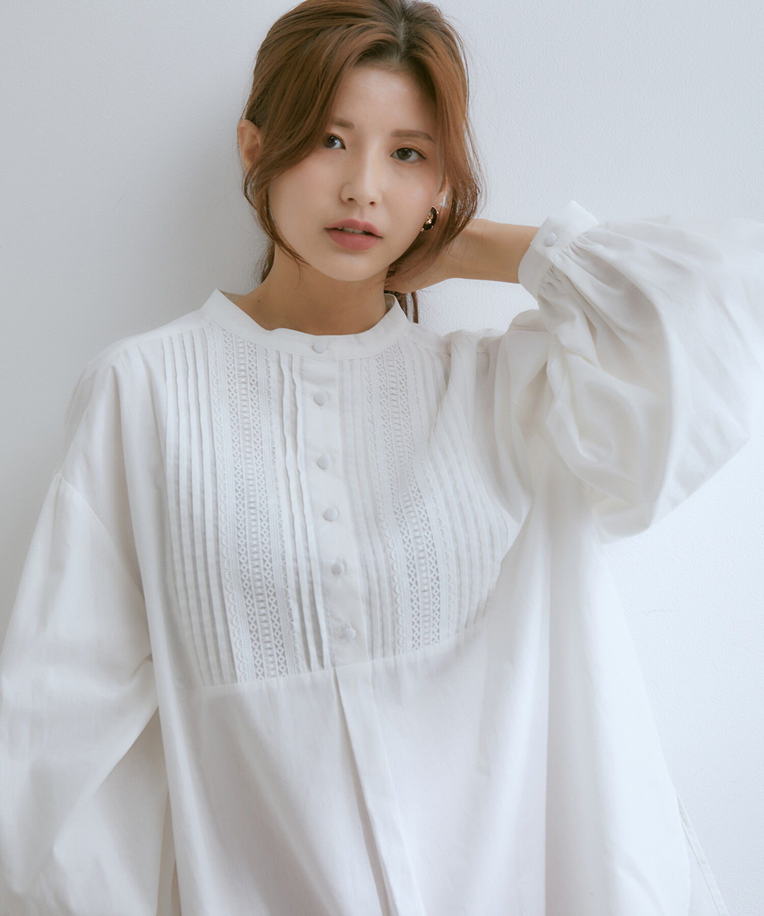 vis-a-vis「【WEB限定】レース＆タックで魅せる、フロントピンタックチュニックブラウス」|シャツ・ブラウス|