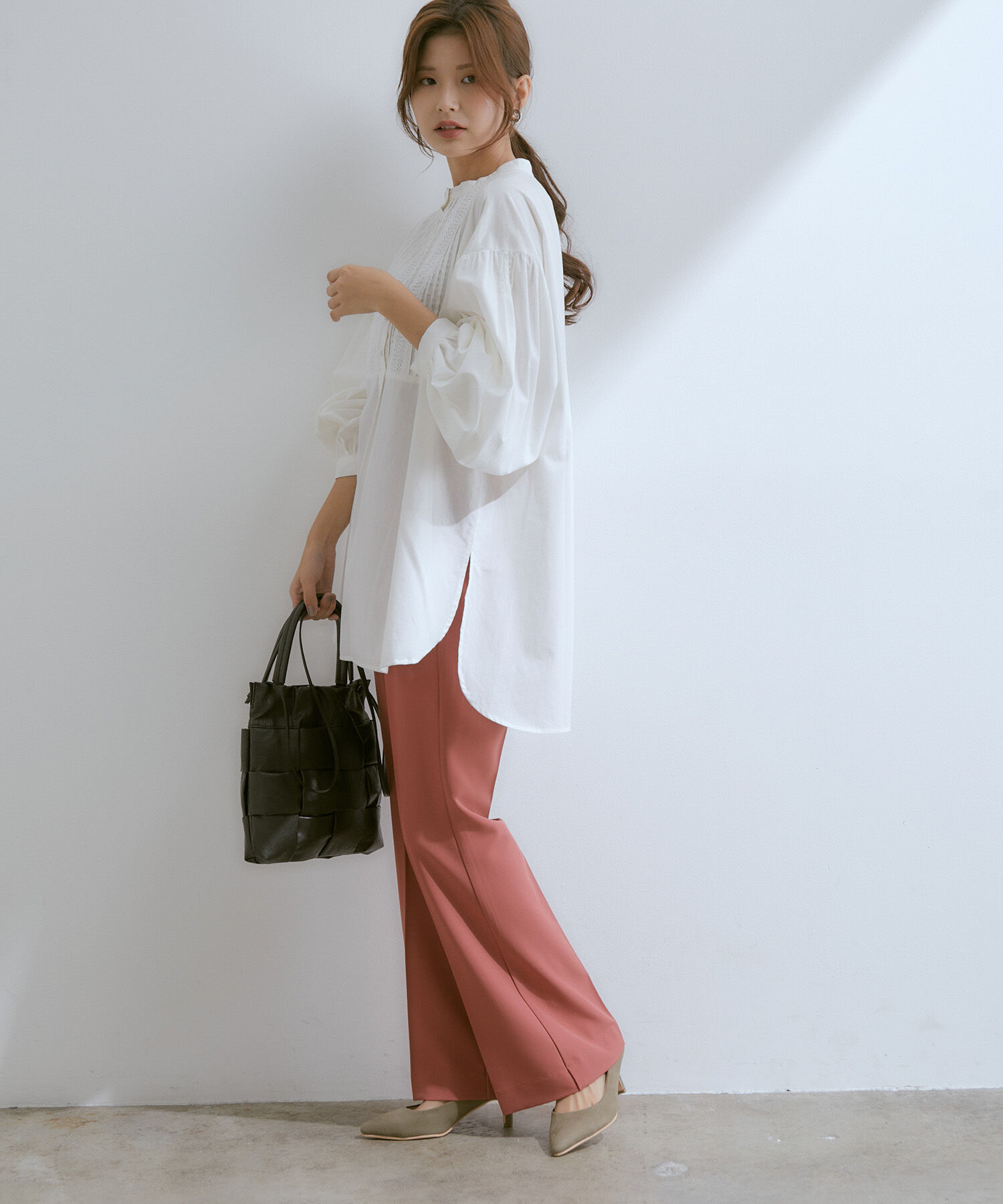 vis-a-vis「【WEB限定】レース＆タックで魅せる、フロントピンタックチュニックブラウス」|シャツ・ブラウス|