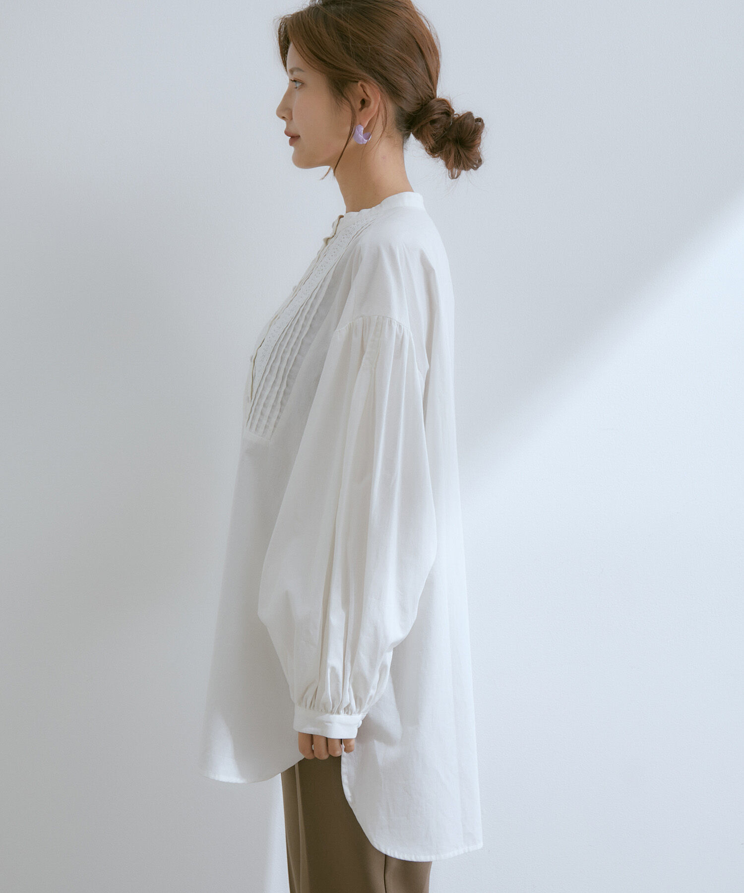 vis-a-vis「【WEB限定】レース＆タックで魅せる、フロントピンタックチュニックブラウス」|シャツ・ブラウス|