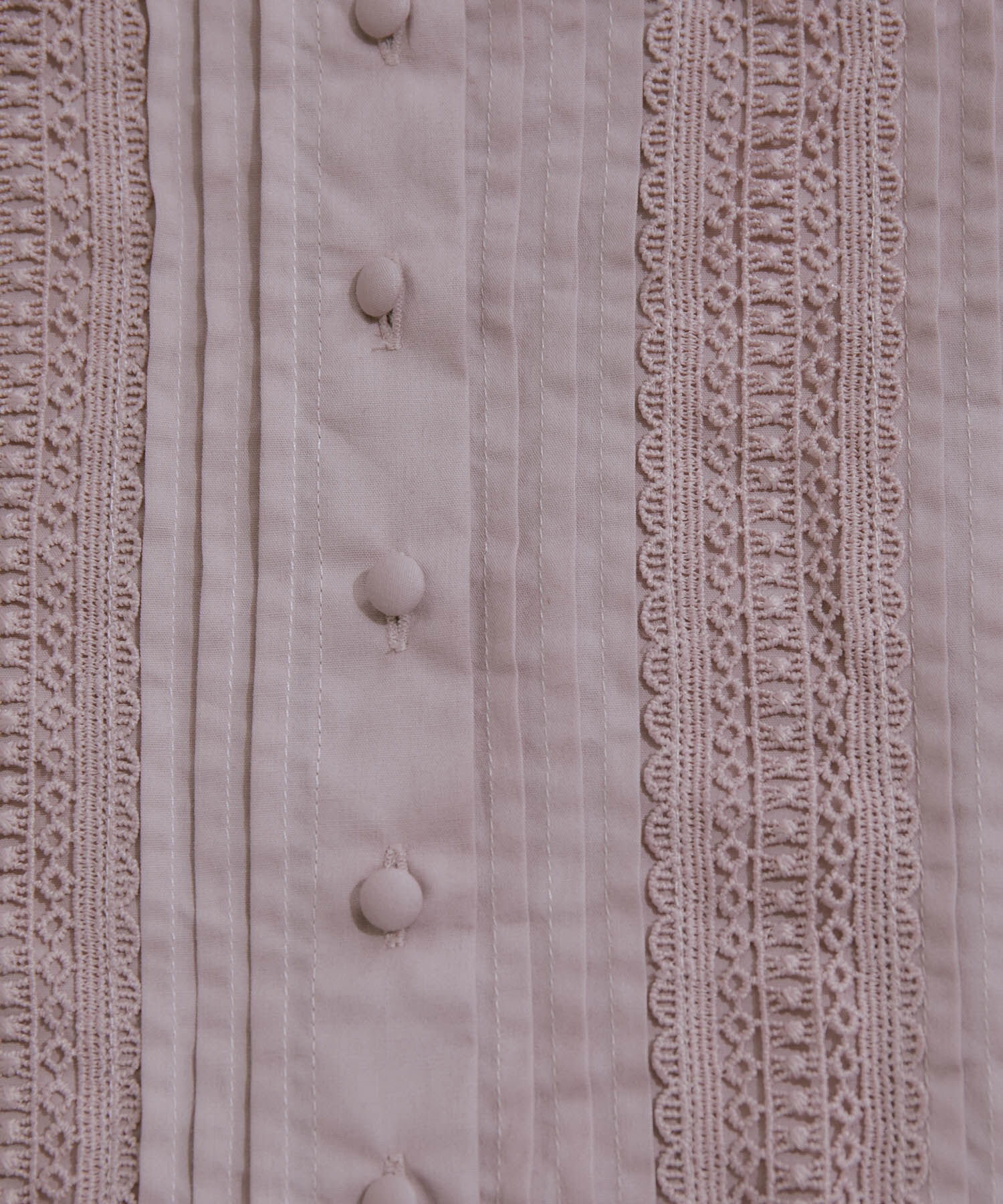 vis-a-vis「【WEB限定】レース＆タックで魅せる、フロントピンタックチュニックブラウス」|シャツ・ブラウス|