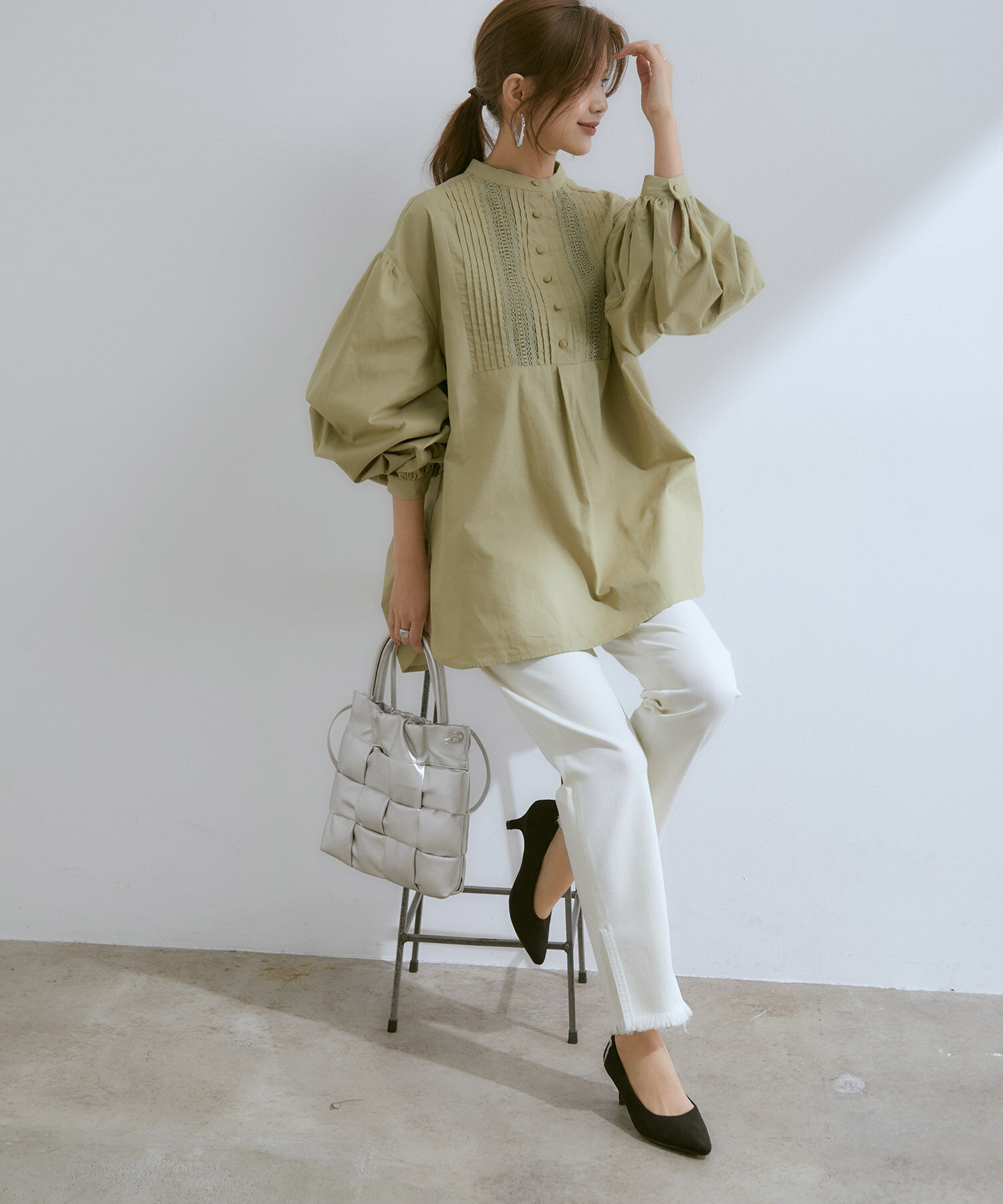 vis-a-vis「【WEB限定】レース＆タックで魅せる、フロントピンタックチュニックブラウス」|シャツ・ブラウス|