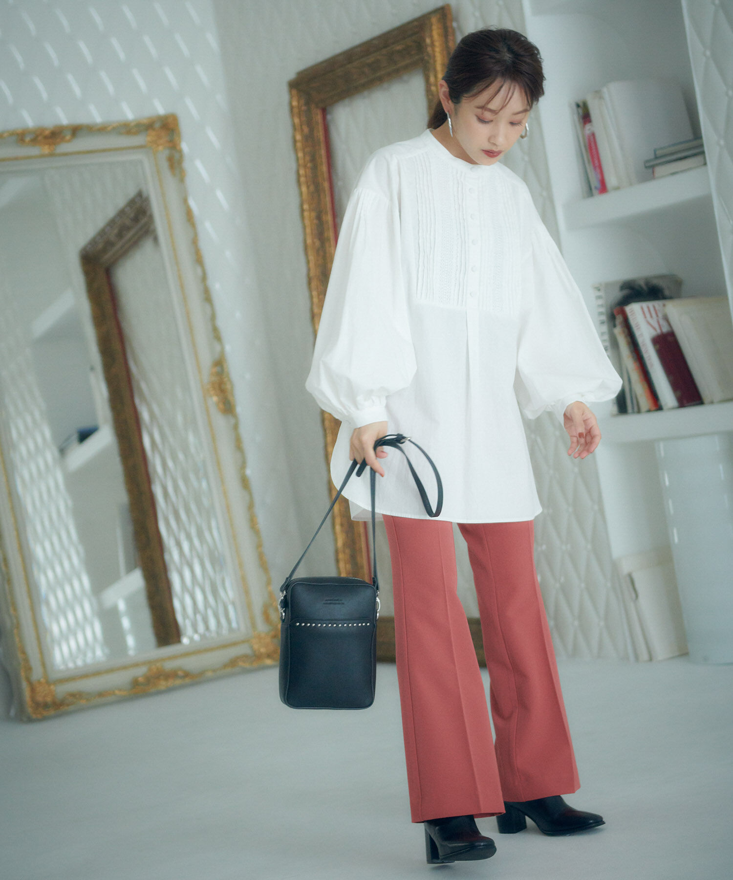 vis-a-vis「【WEB限定】レース＆タックで魅せる、フロントピンタックチュニックブラウス」|シャツ・ブラウス|