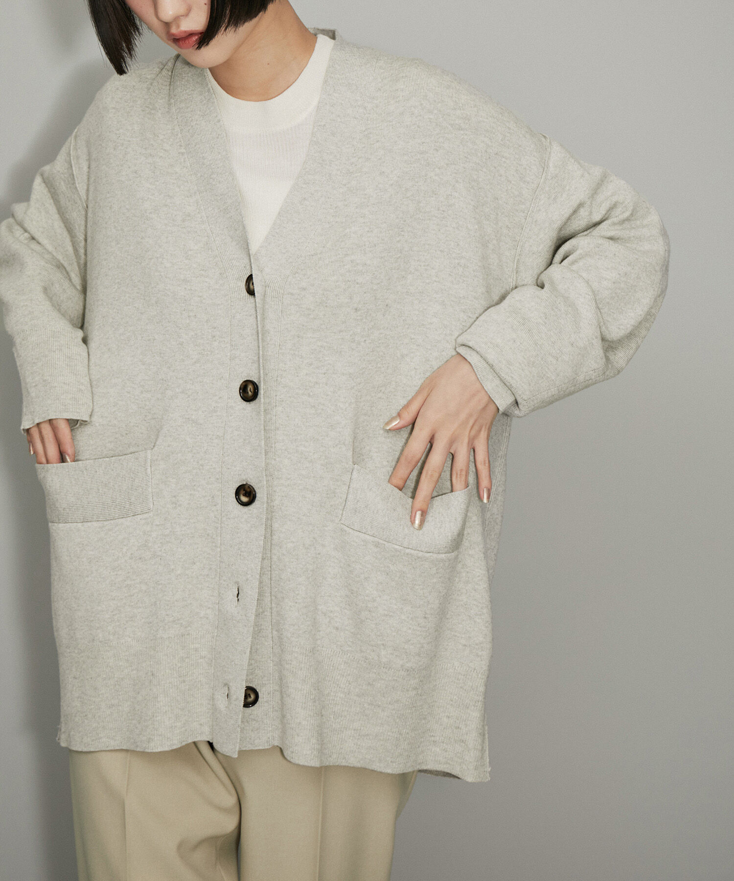 ADAM ET ROPE'「【WEB限定】カシミヤ混Vネックフォルムスリーブカーディガン」|カーディガン|ライトグレー(08)