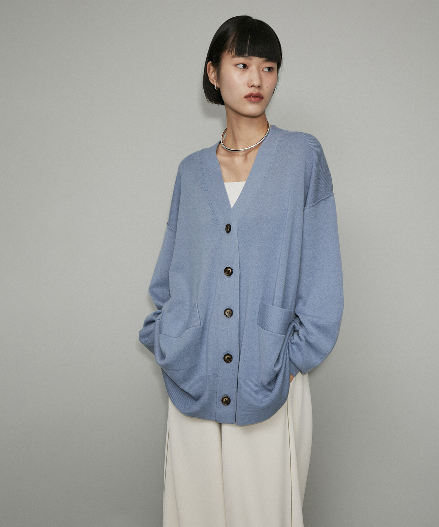 ADAM ET ROPE'「【WEB限定】カシミヤ混Vネックフォルムスリーブカーディガン」|カーディガン|ブルー系(47)