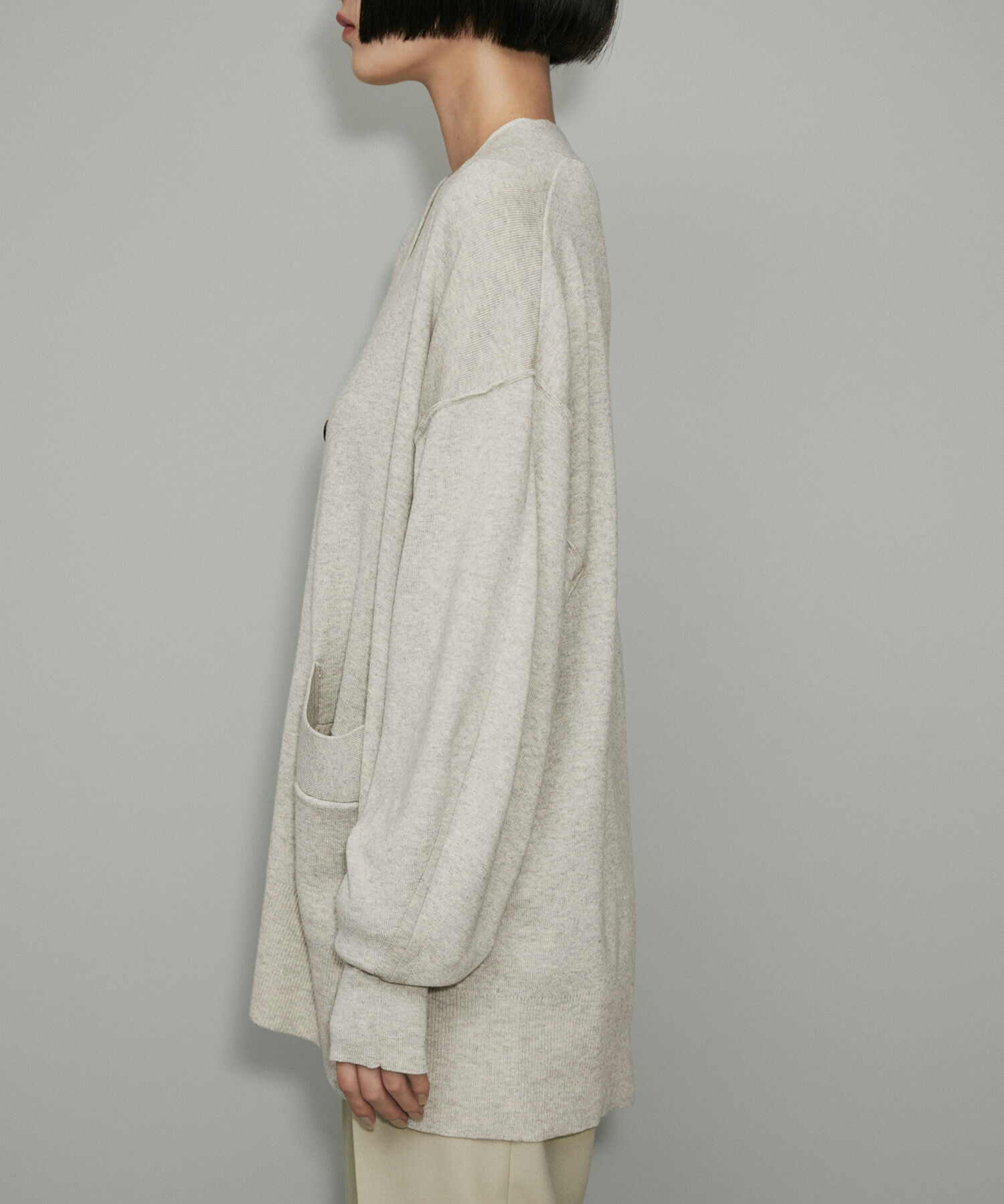 ADAM ET ROPE'「【WEB限定】カシミヤ混Vネックフォルムスリーブカーディガン」|カーディガン|