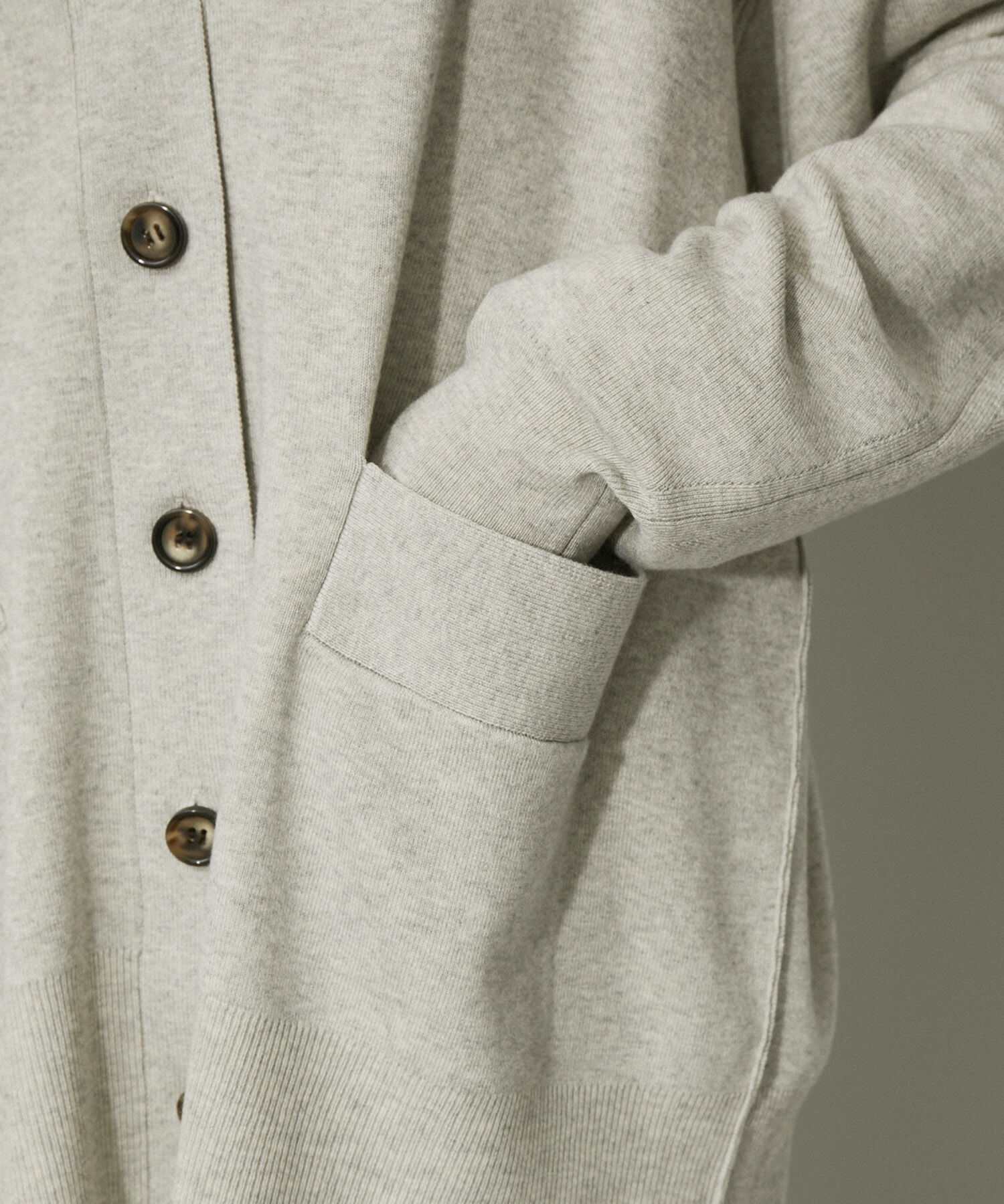 ADAM ET ROPE'「【WEB限定】カシミヤ混Vネックフォルムスリーブカーディガン」|カーディガン|