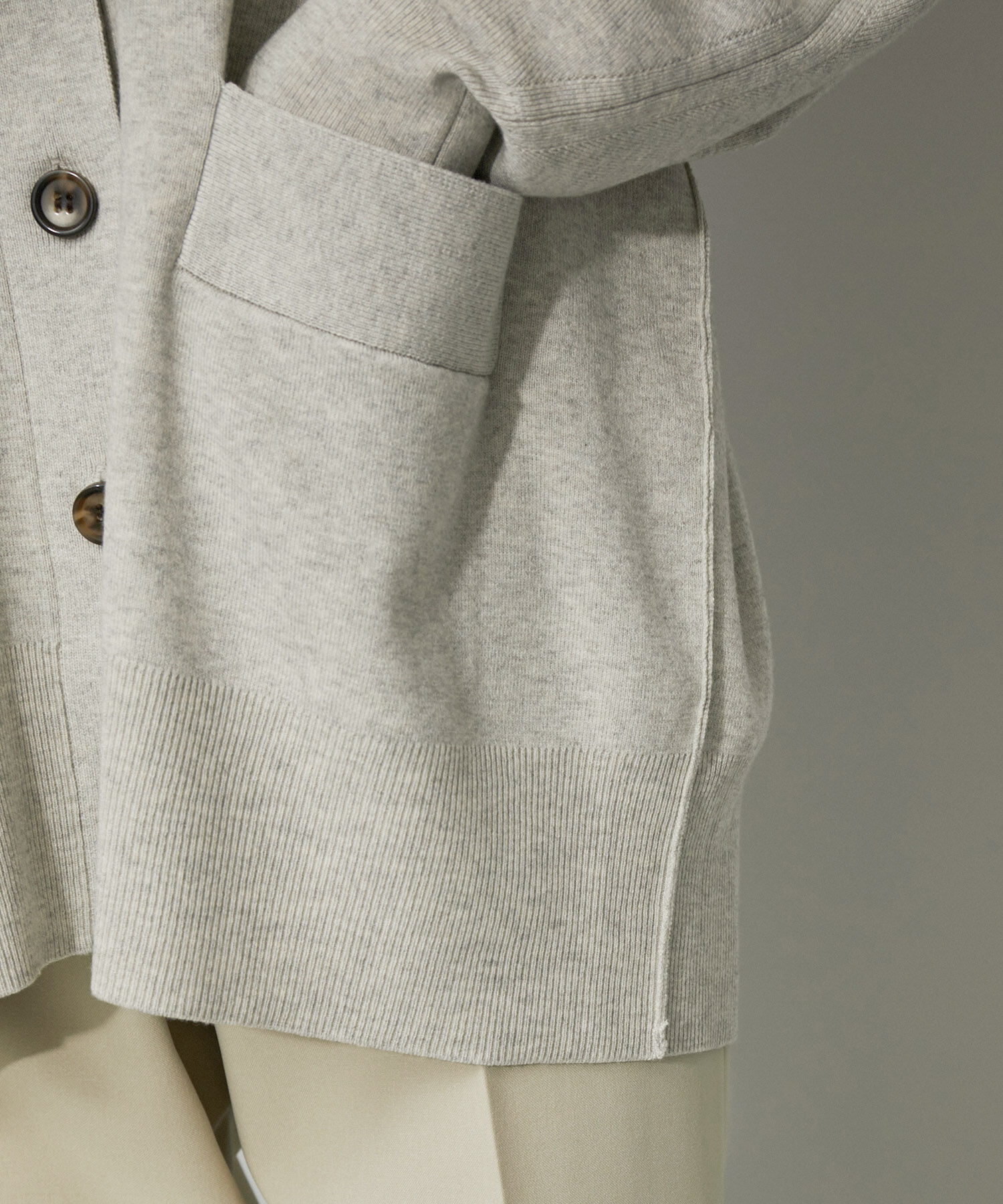 ADAM ET ROPE'「【WEB限定】カシミヤ混Vネックフォルムスリーブカーディガン」|カーディガン|