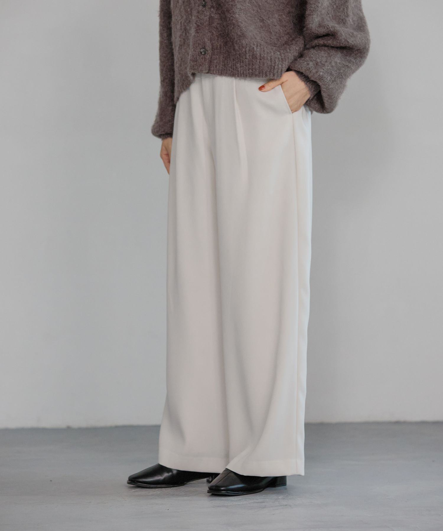 A part by 「【洗える】きれいめイージーストレートパンツ」|その他|
