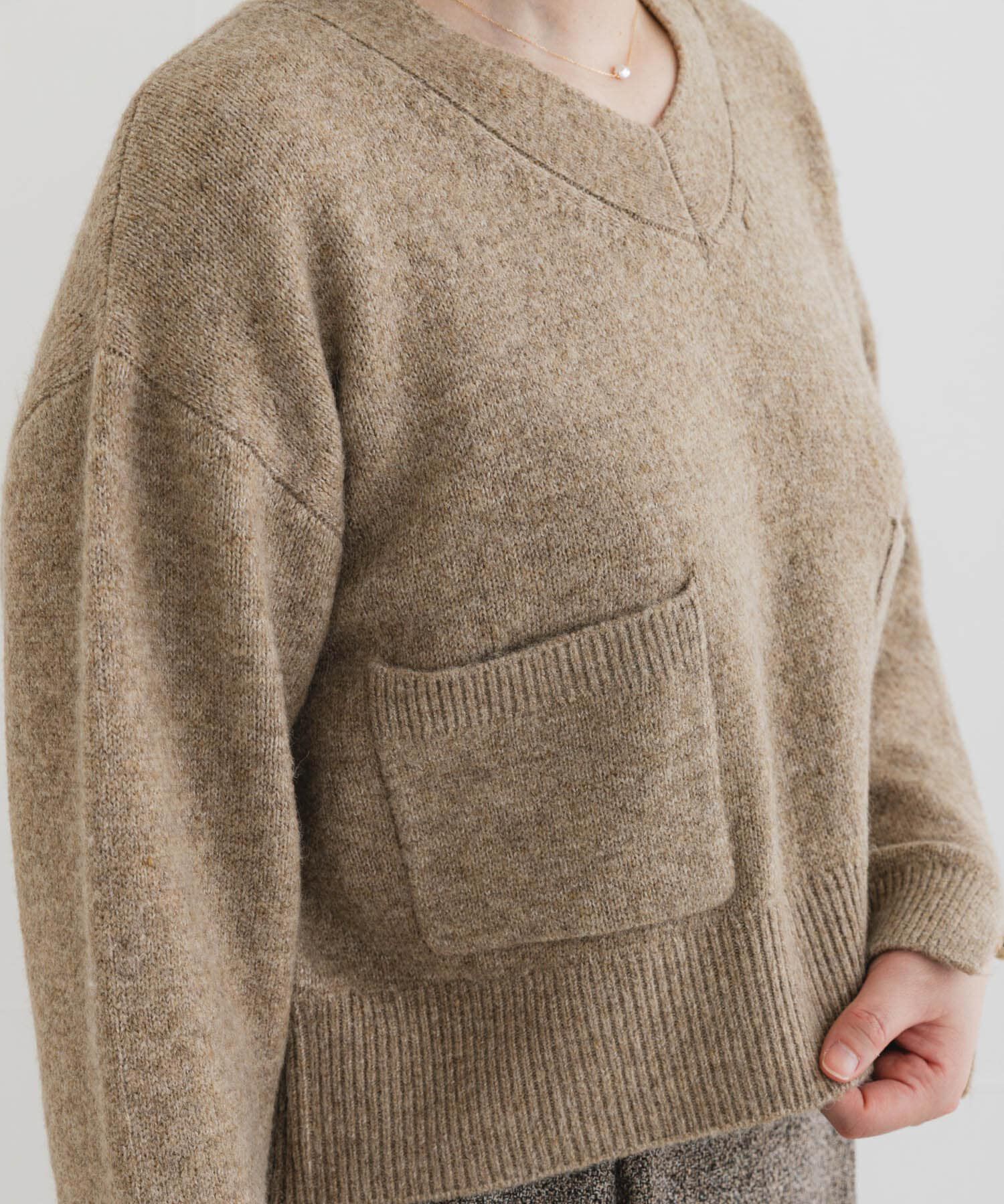 URBAN RESEARCH ROSSO「F by ROSSO　Vネック釦デザインニット」|ニット・セーター|