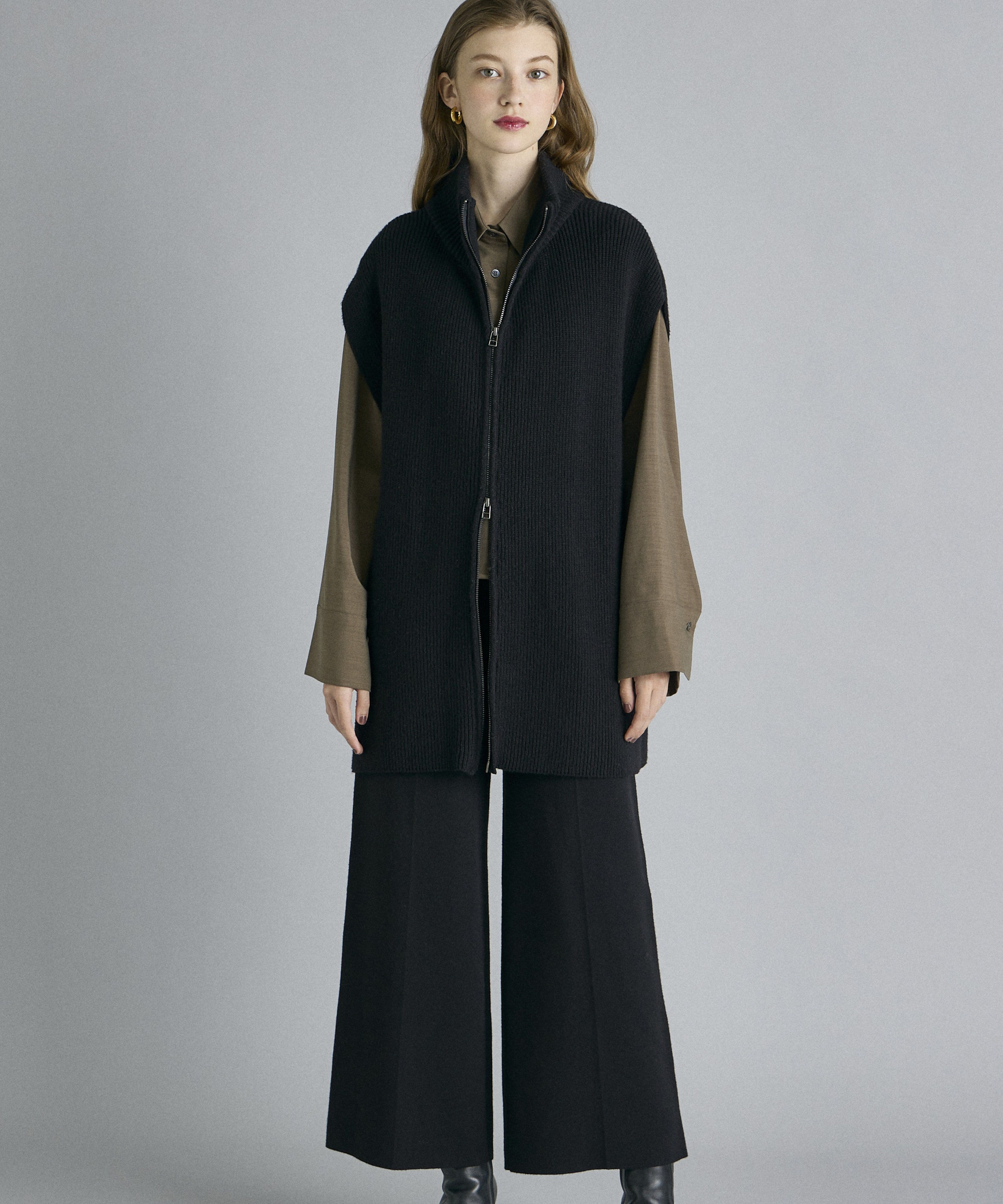 INED「《INED CLARO》ジップアップジレニットアップ」|カーディガン|ブラック