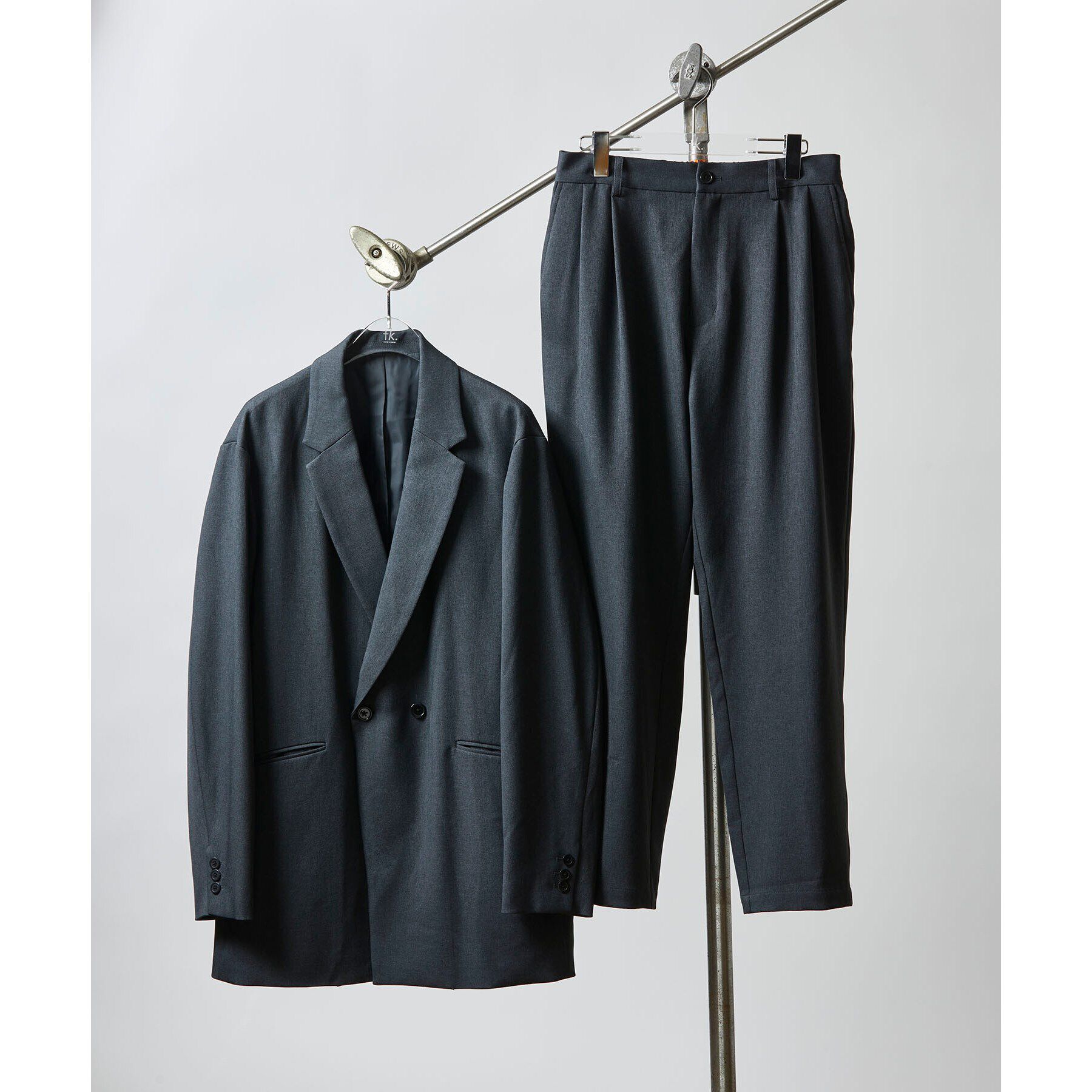 tk.TAKEO KIKUCHI「【WEB限定】2点セット　オーバーラフセミダブルセットアップ（ダブル＆シングルジャケット）」|スーツ|チャコールグレー(0