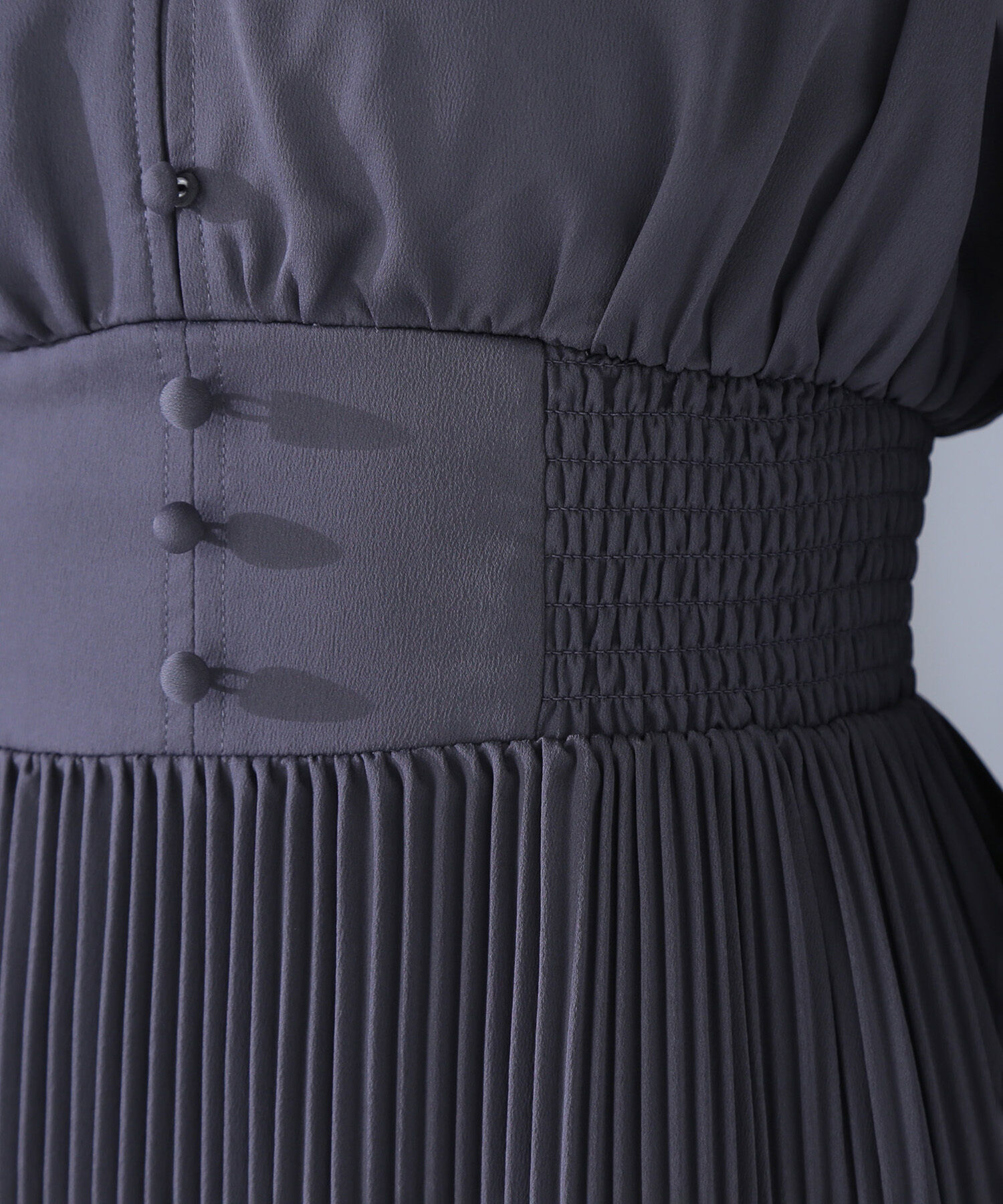  「Vネックプリーツワンピース」|ワンピース|