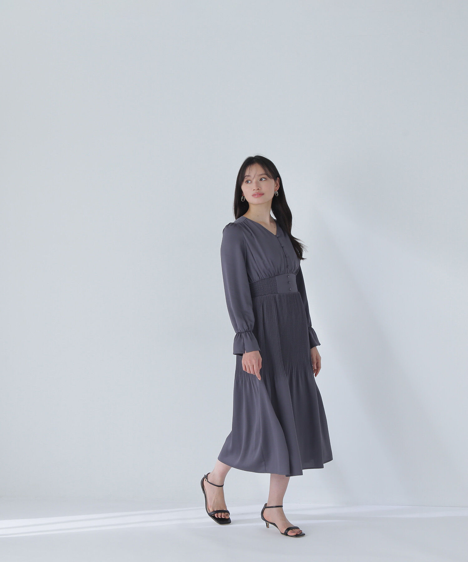  「Vネックプリーツワンピース」|ワンピース|