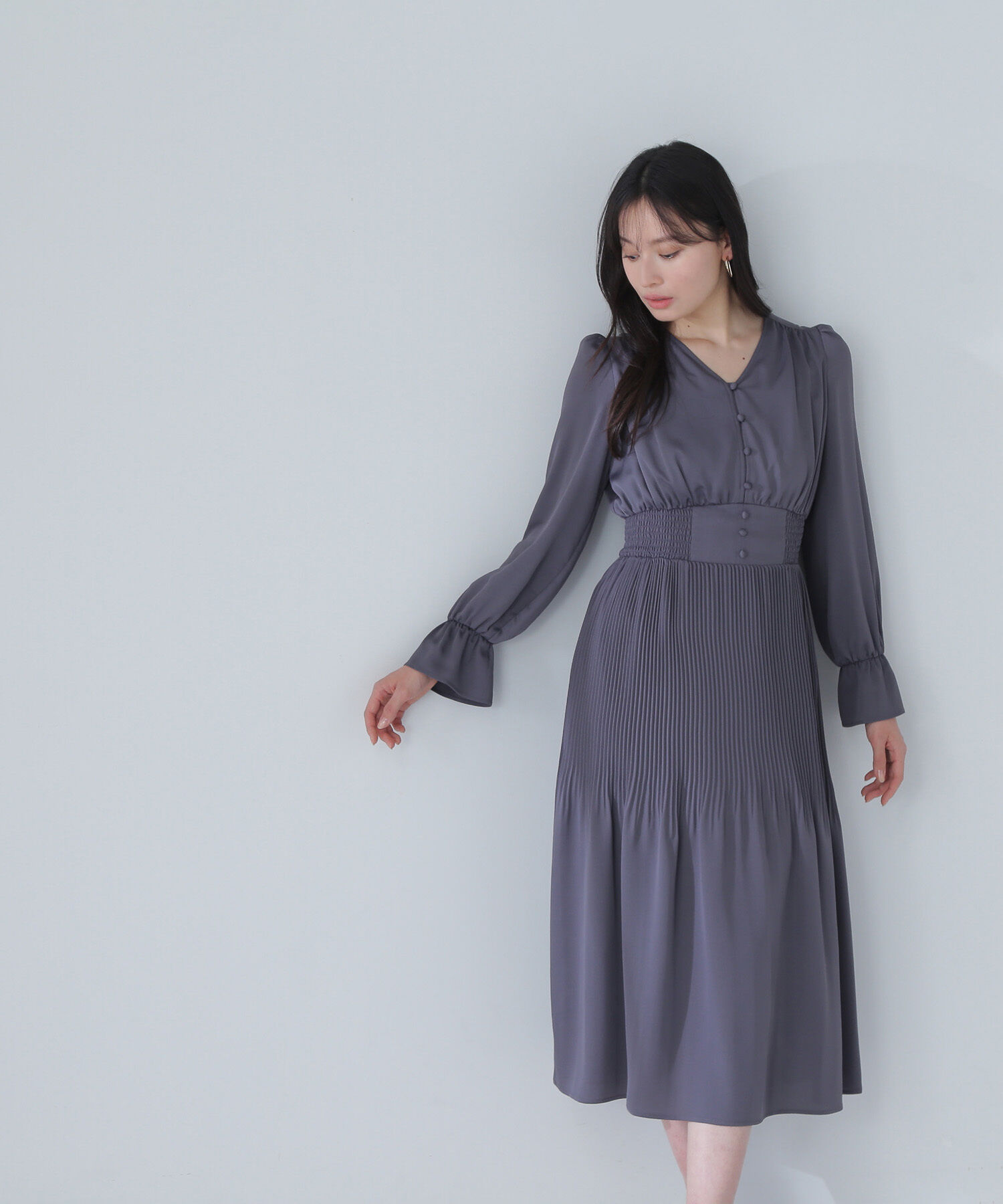  「Vネックプリーツワンピース」|ワンピース|