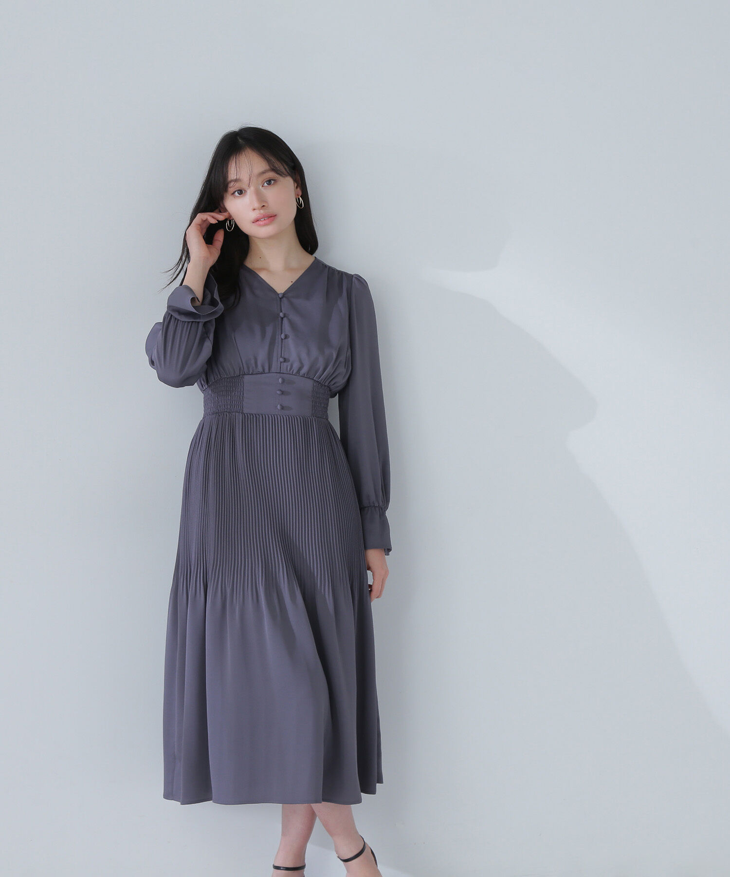  「Vネックプリーツワンピース」|ワンピース|