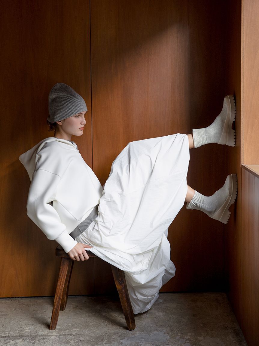 emmi atelier「【NEW YEAR'S SPECIAL ITEM】ダンボールフーディ&times;スカートセット」|ワンピース|