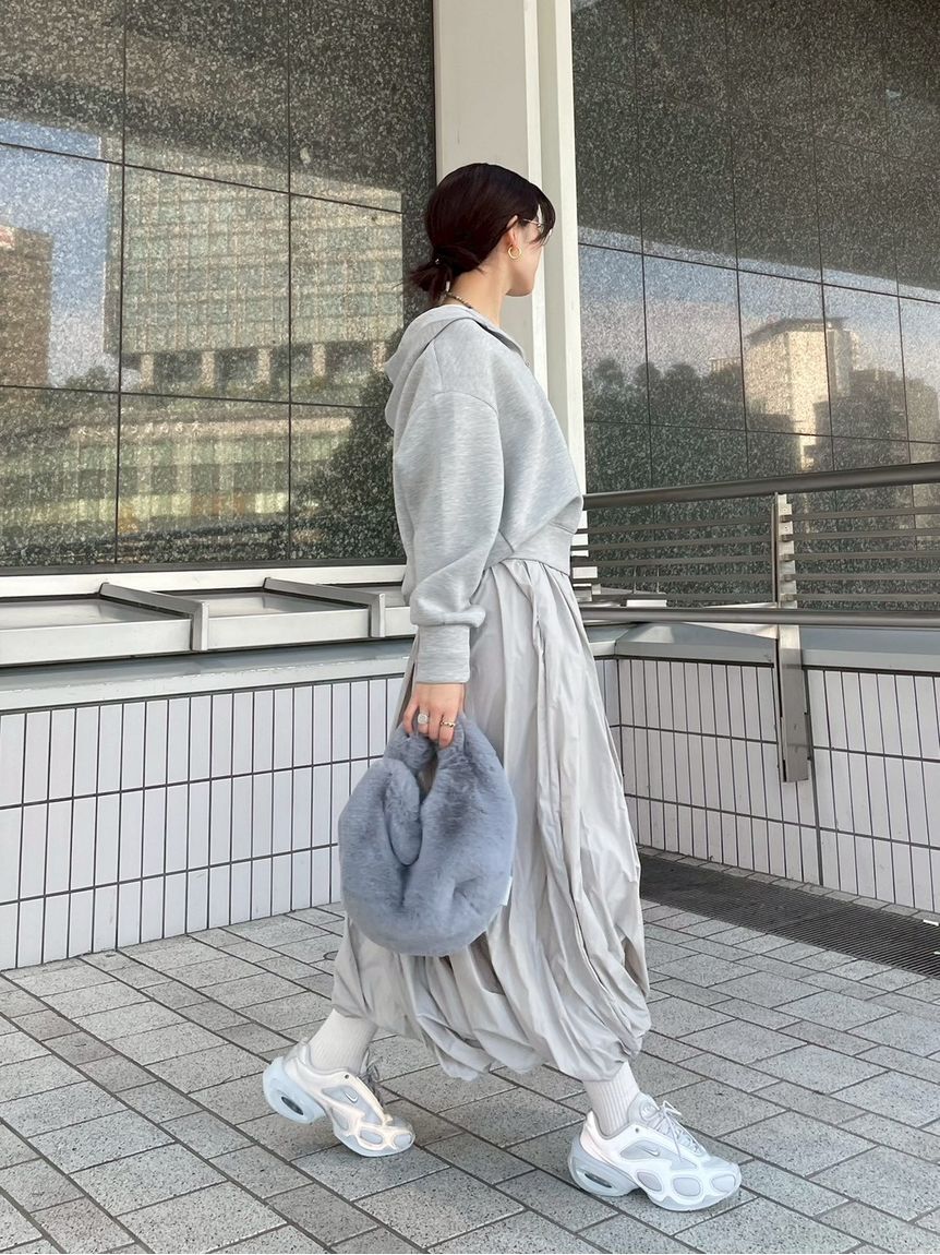 emmi atelier「【NEW YEAR'S SPECIAL ITEM】ダンボールフーディ&times;スカートセット」|ワンピース|