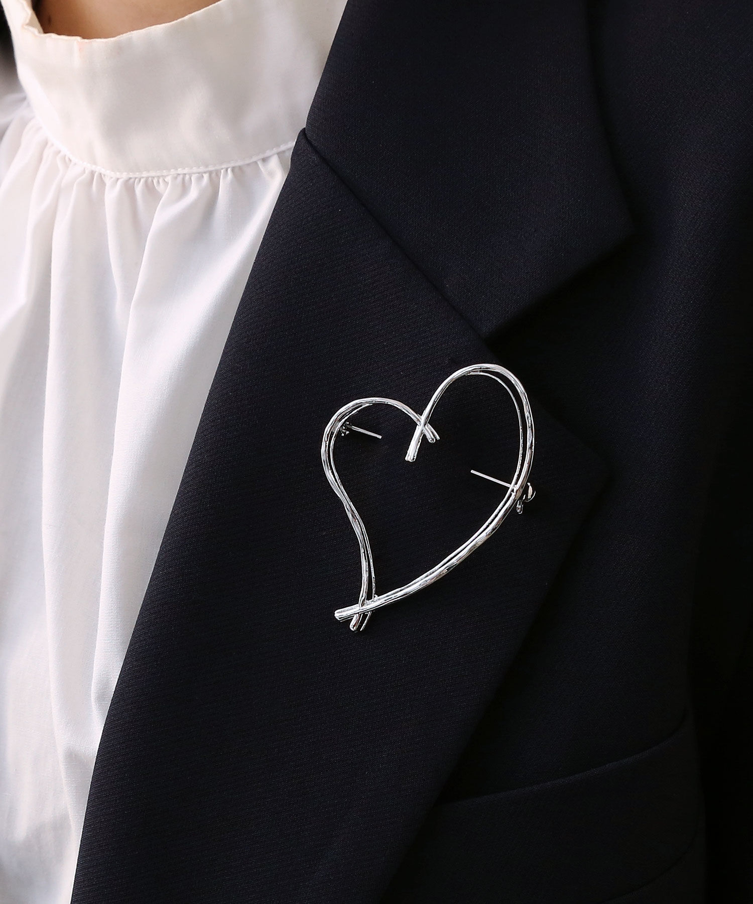 colleca la「手描き風ハートラインブローチ」|ブローチ・コサージュ|