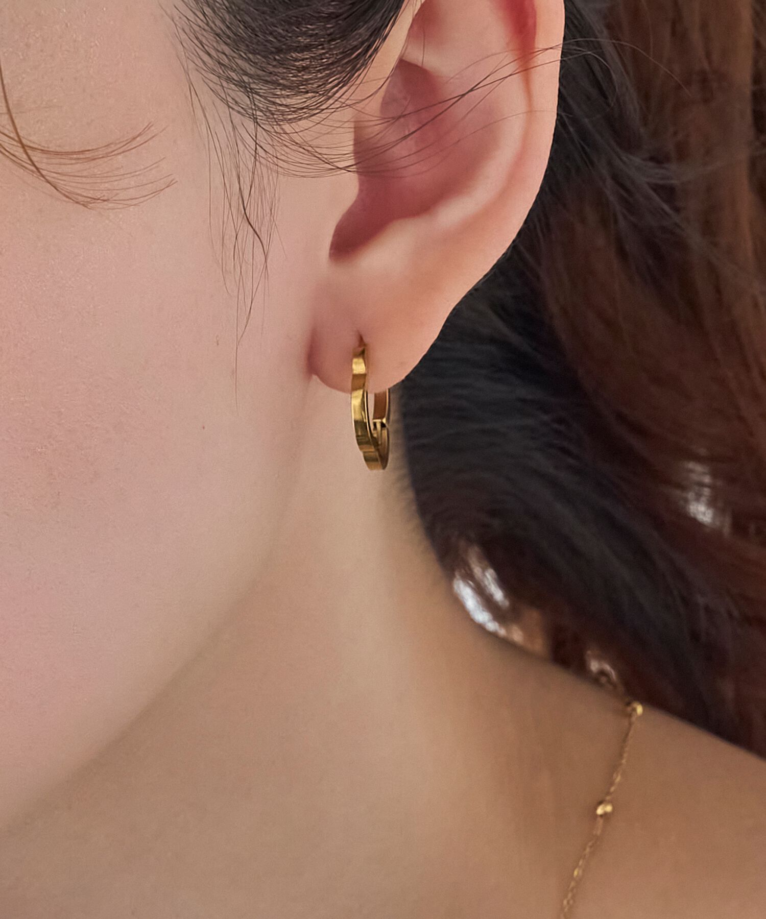 Phoebe「【金属アレルギー対応】フラワーワンタッチフープピアス　ゴールド/サージカルステンレス（片耳）」|ピアス|