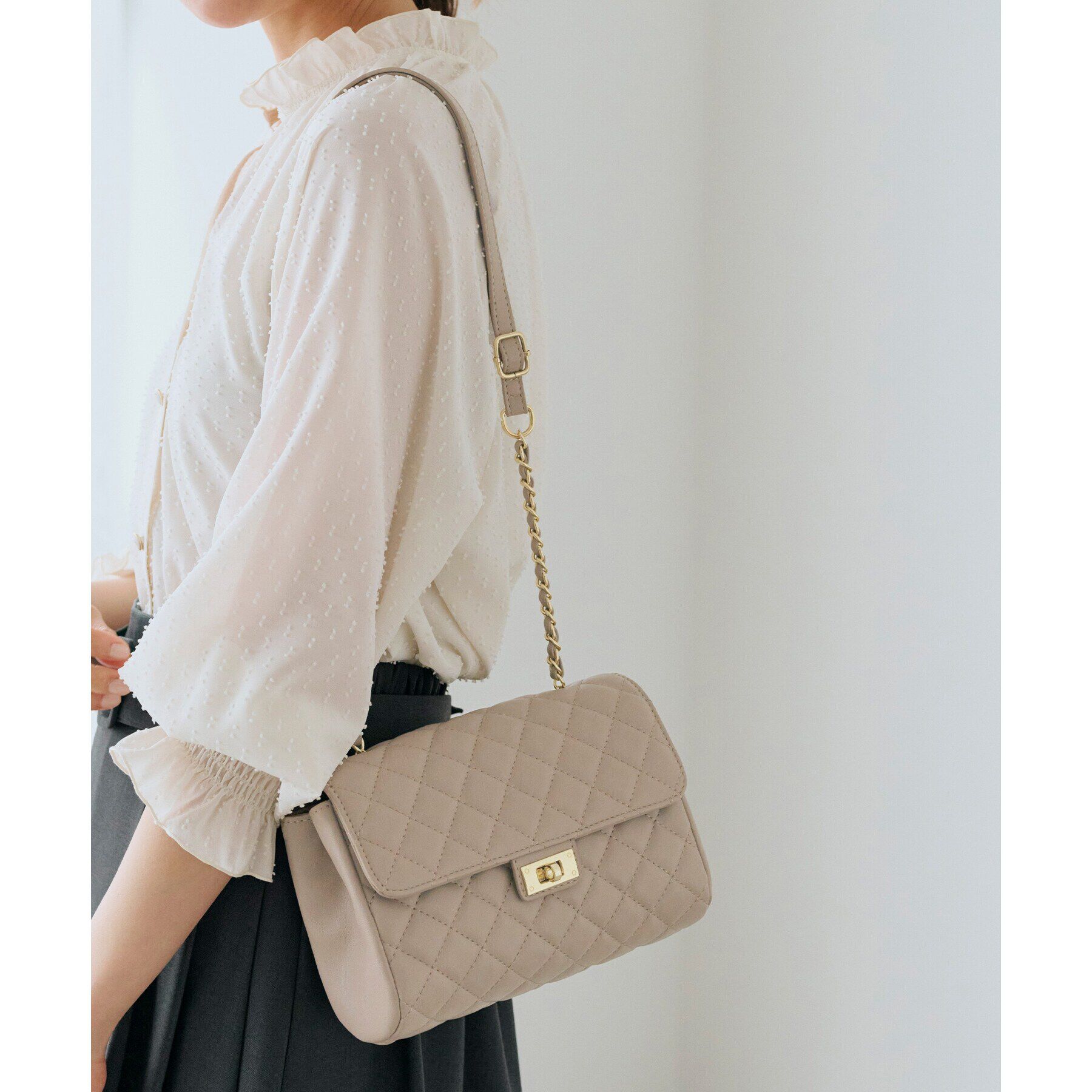 grove「キルトチェーンショルダー」|ショルダー・メッセンジャー|ライトグレー(011