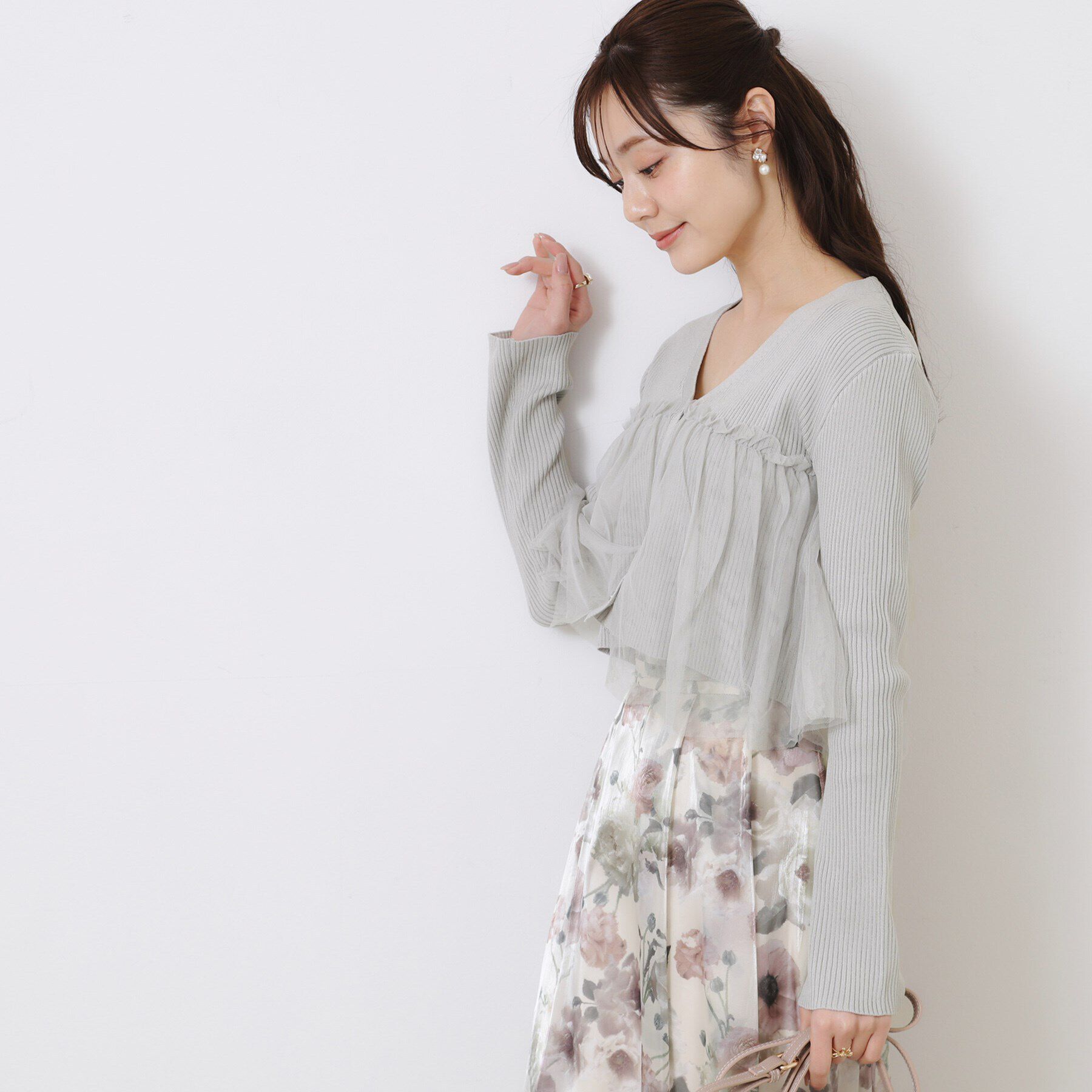 Couture broach「チュールフリル付Vネックカーディガン」|カーディガン|