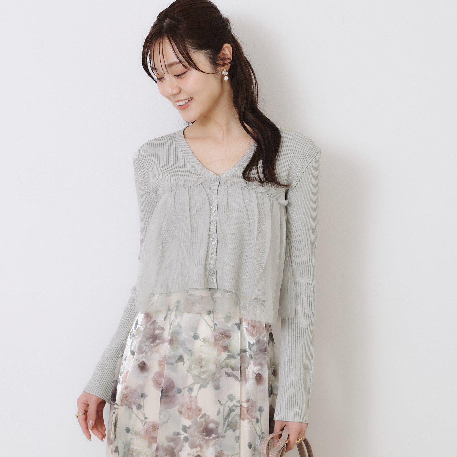 Couture broach「チュールフリル付Vネックカーディガン」|カーディガン|ライトグレー(011