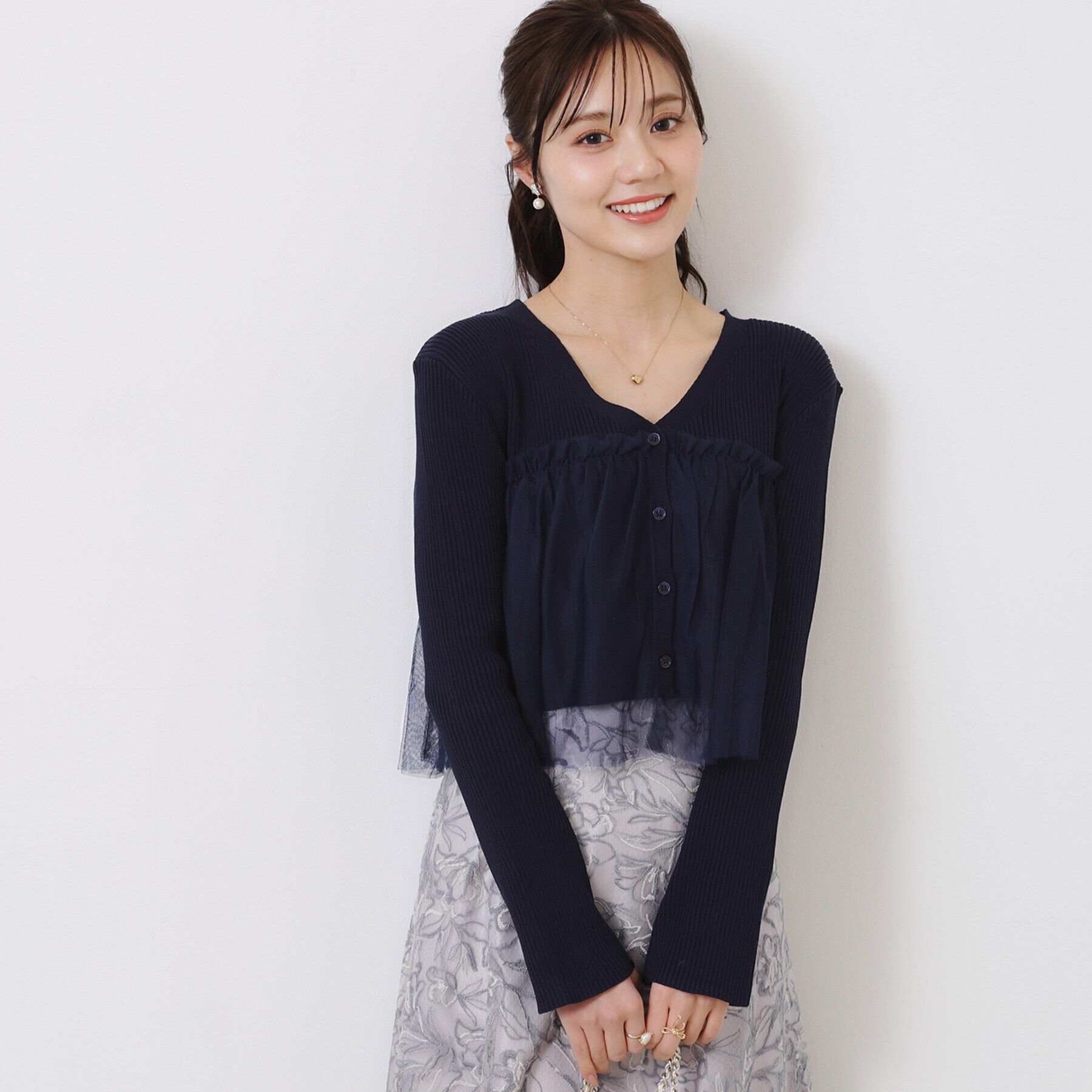 Couture broach「チュールフリル付Vネックカーディガン」|カーディガン|ネイビー(094)
